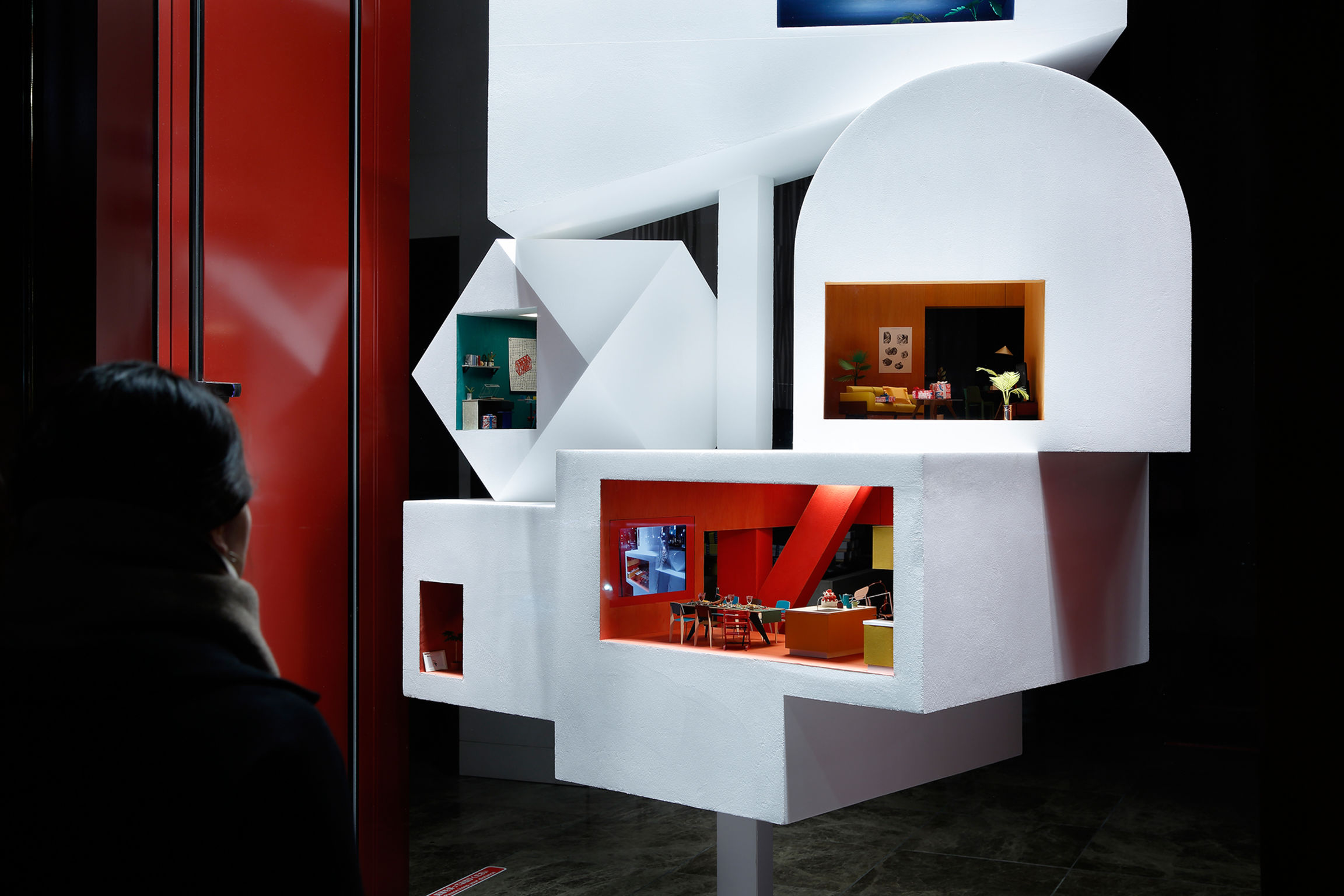 Interior design，Installments and Facilities，Screen display，