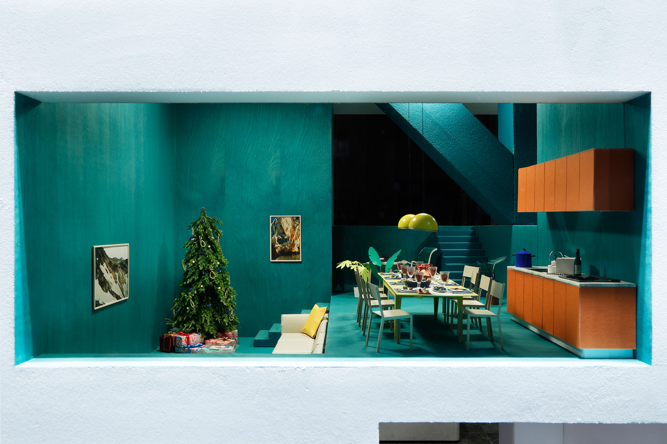 Interior design，Installments and Facilities，Screen display，