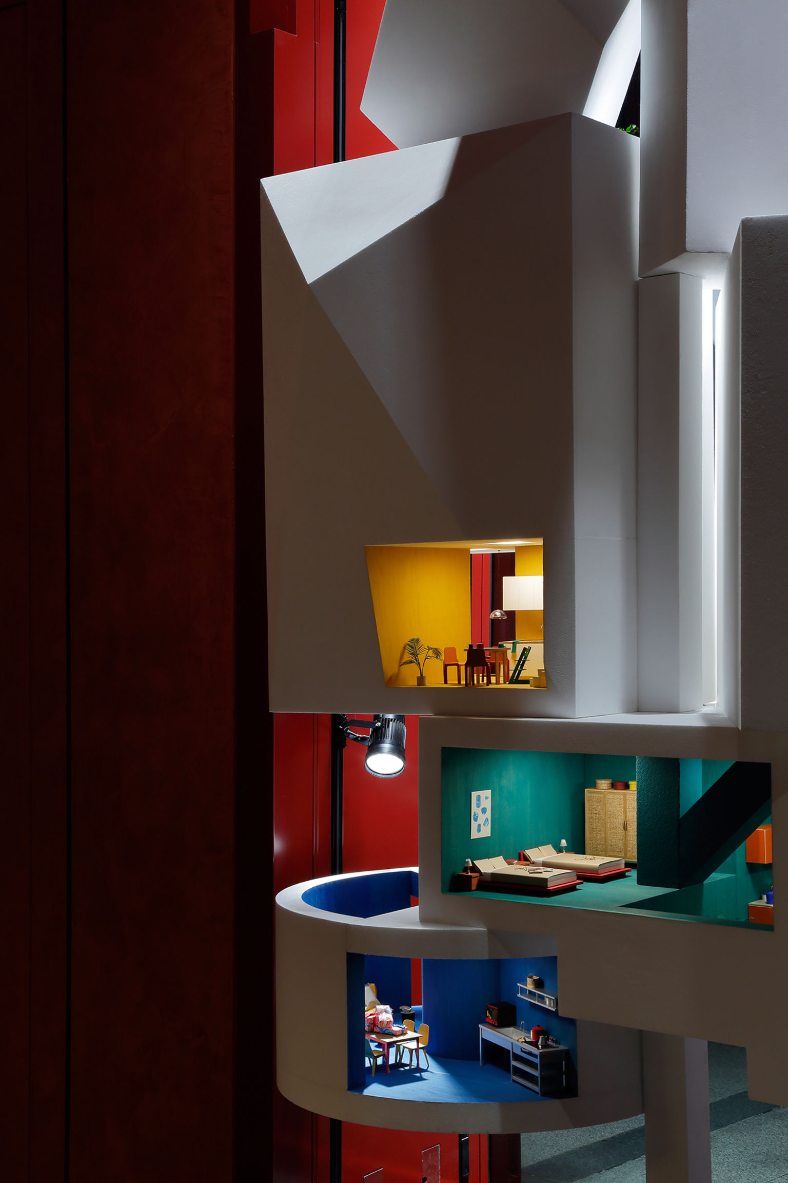 Interior design，Installments and Facilities，Screen display，