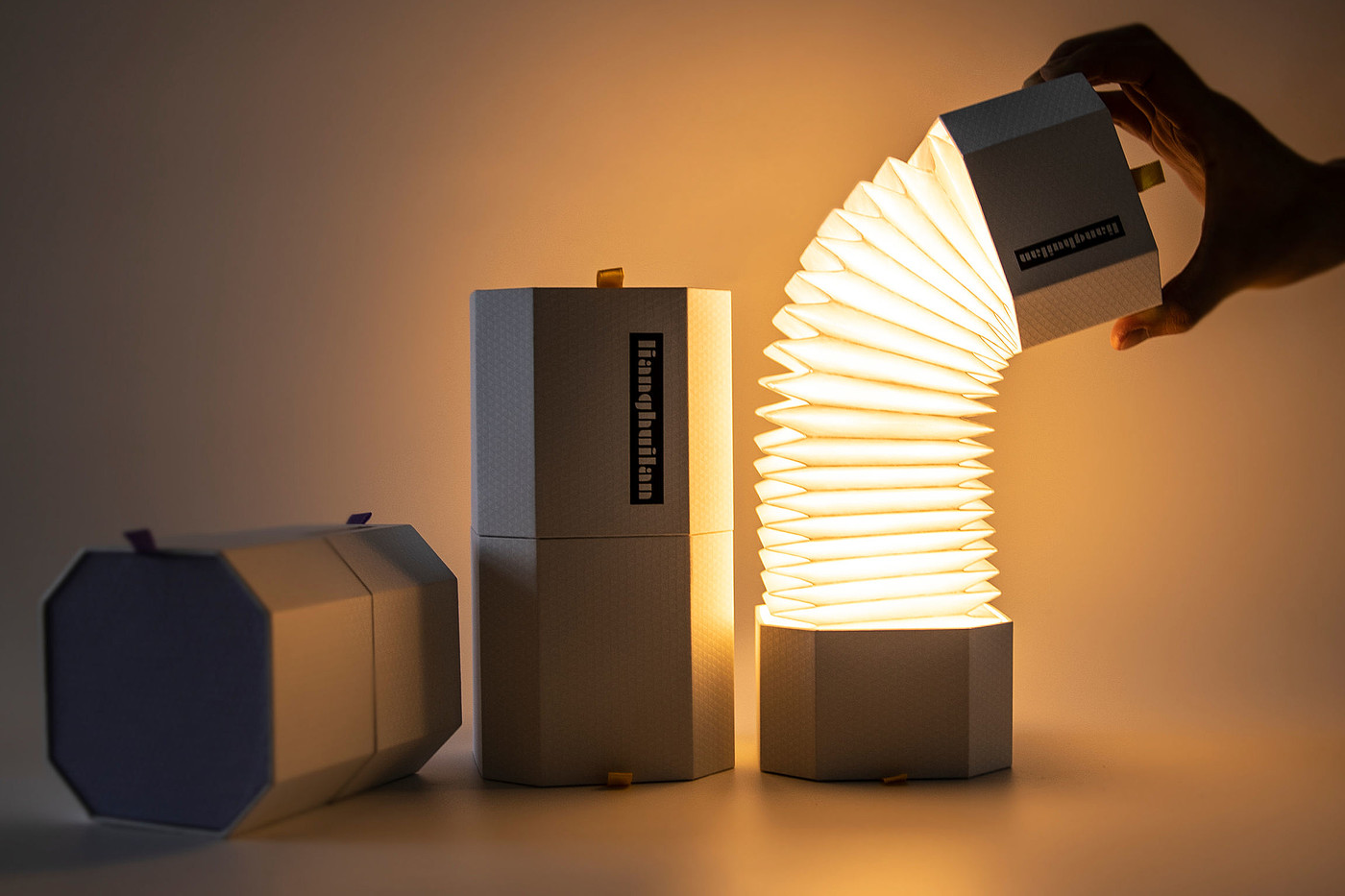 packing design，Consumer products，Origami lamp packaging，