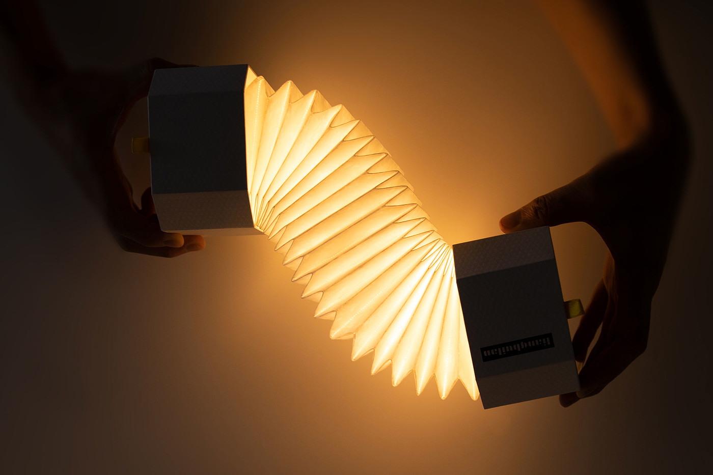packing design，Consumer products，Origami lamp packaging，