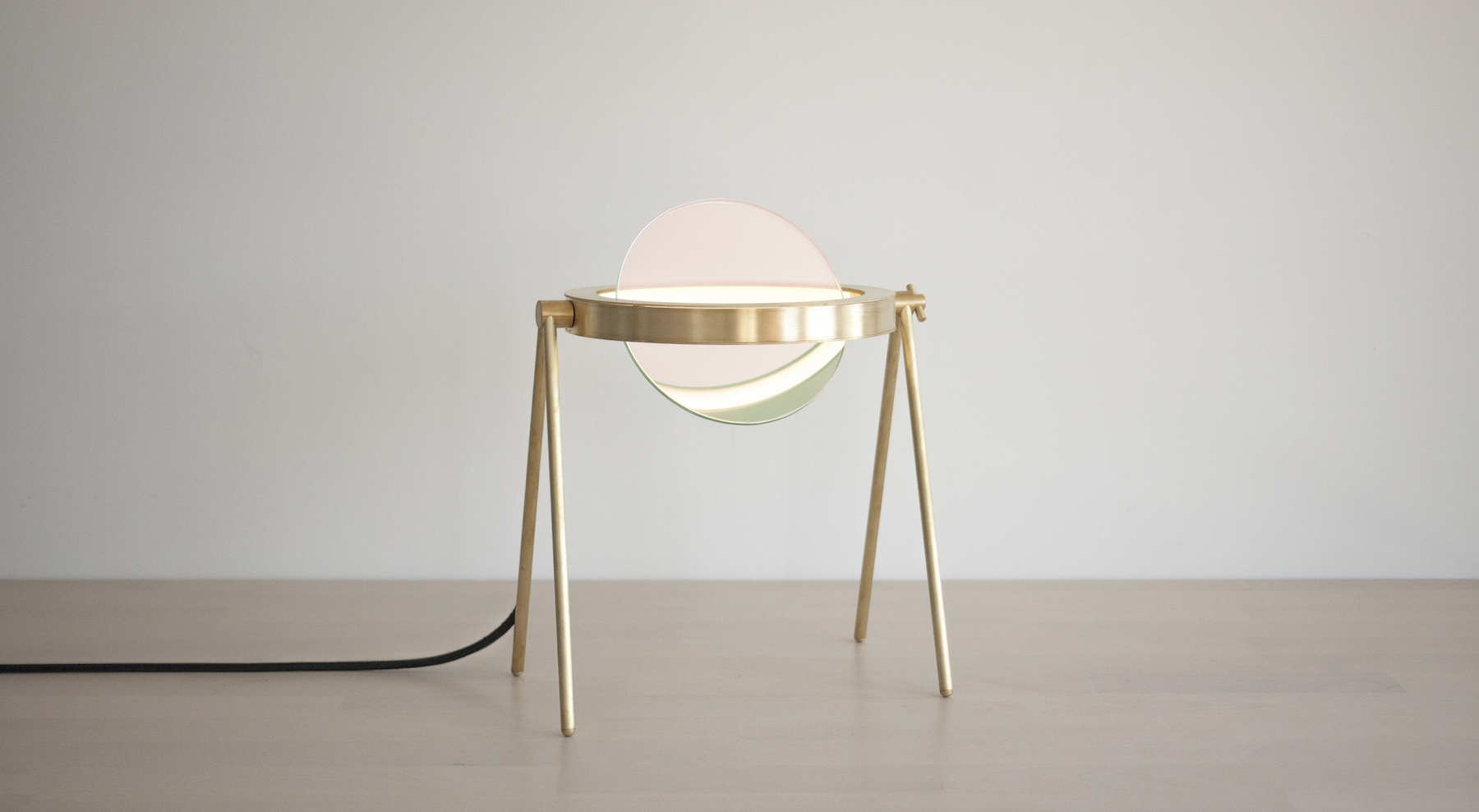 Rotate 360 °，Brass ring，Adjustable dichroic glass，janus，