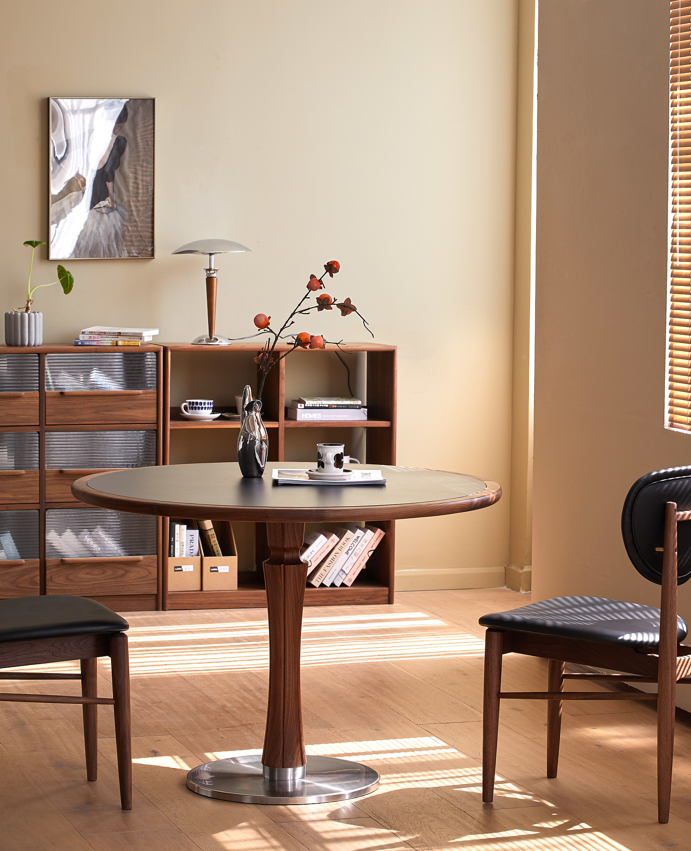 North American black walnut，Solid wood furniture，round table，restaurant，table，