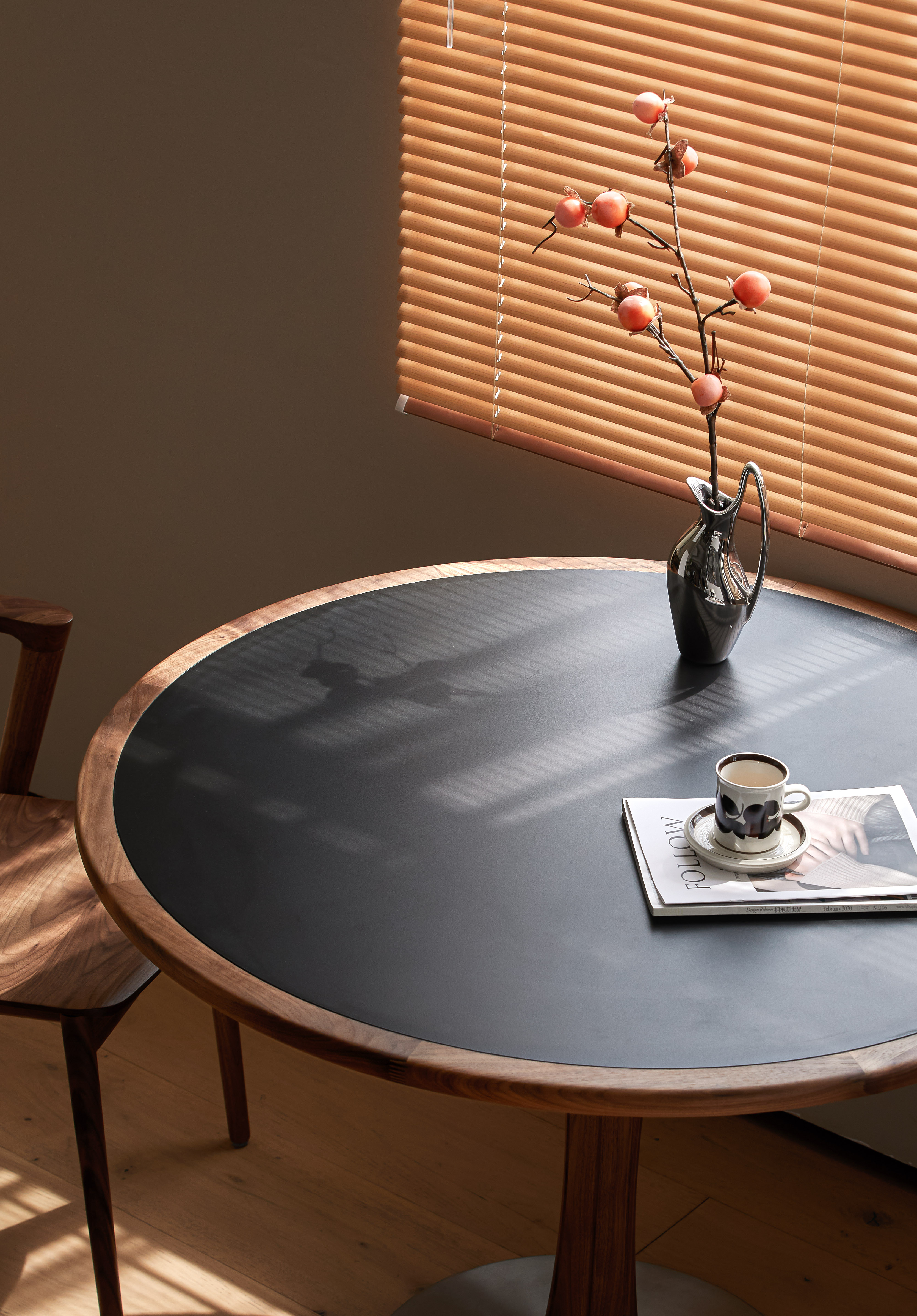 North American black walnut，Solid wood furniture，round table，restaurant，table，