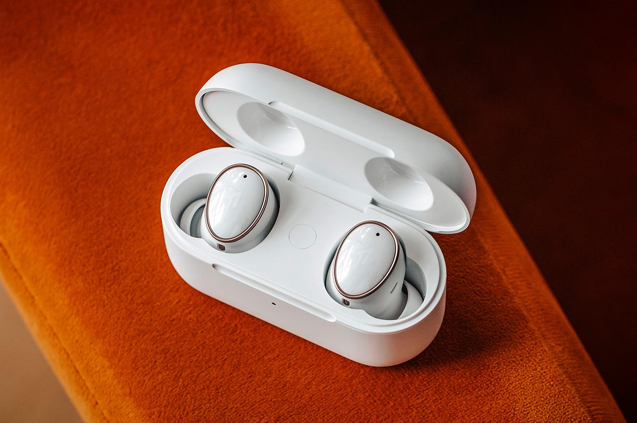 Bluetooth headset，product design，Appearance design，1MORE EVO，exquisite，