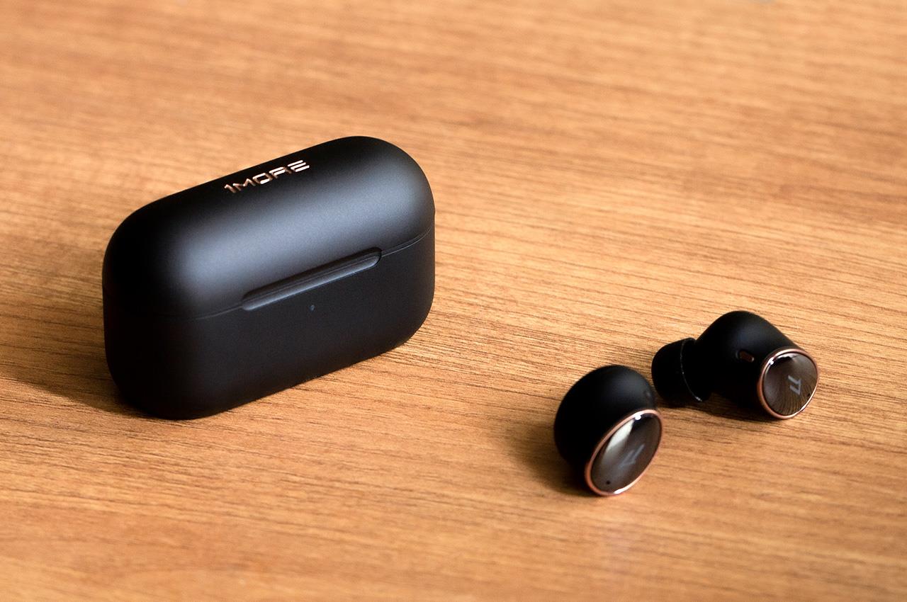 Bluetooth headset，product design，Appearance design，1MORE EVO，exquisite，