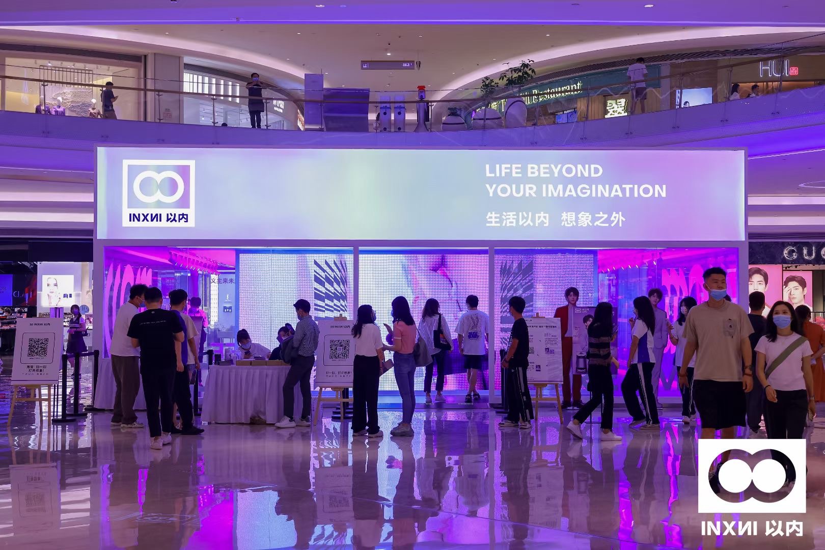 sweeping machine，Self-collecting dust，household electrical appliances，intelligence，Art of life，clean，indoor，Vacuum, sweep, mop the floor，