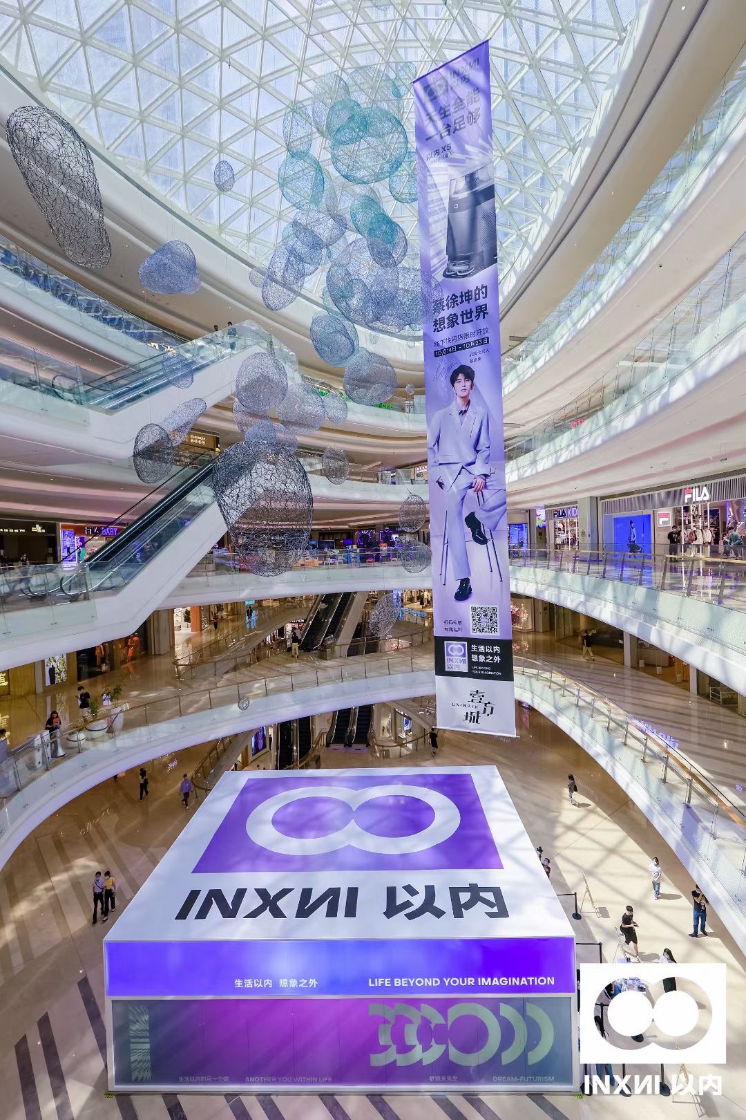 sweeping machine，Self-collecting dust，household electrical appliances，intelligence，Art of life，clean，indoor，Vacuum, sweep, mop the floor，