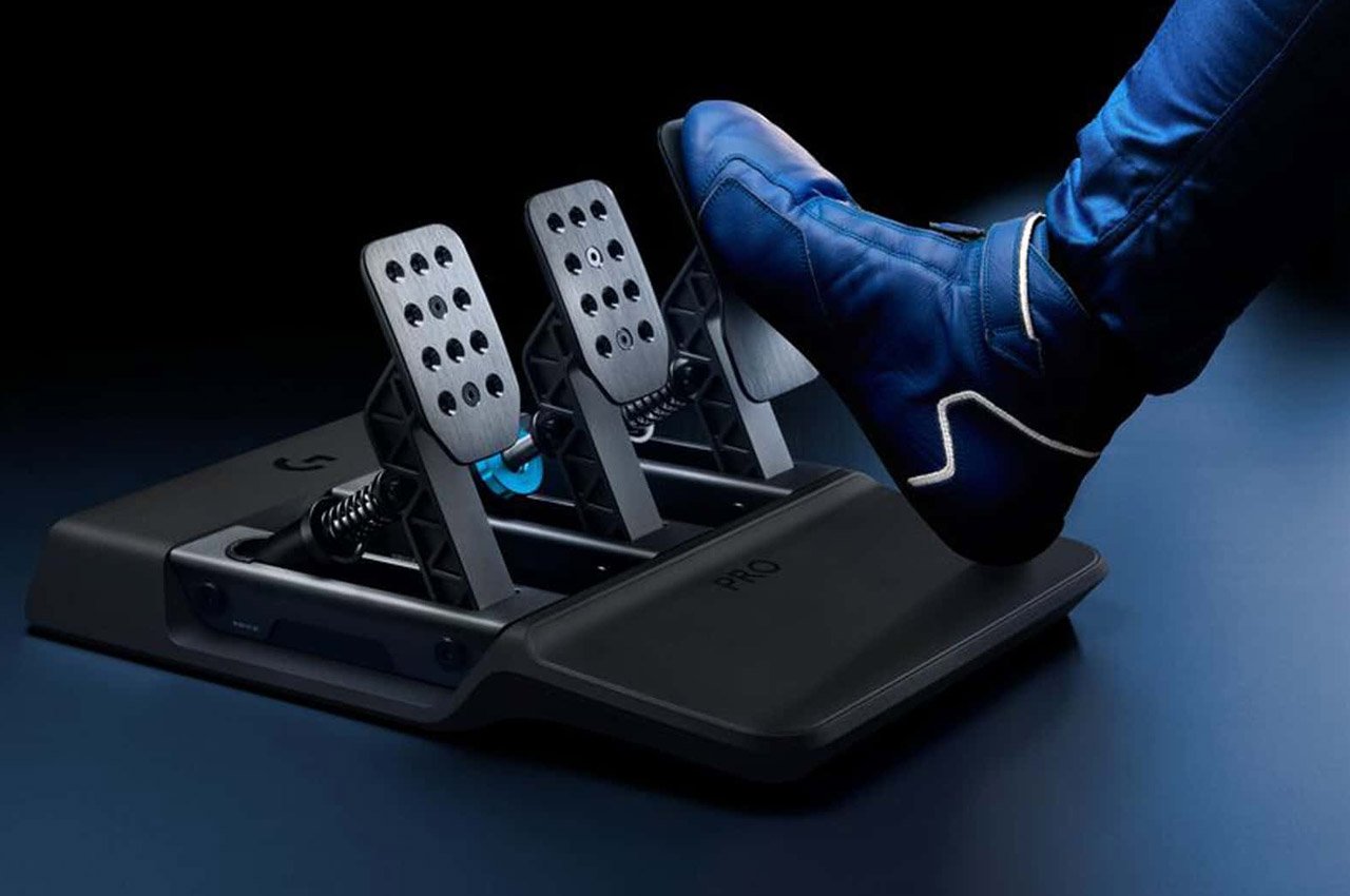 PRO racing steering wheel，PRO racing pedal，Simulated racing car，logitech，product design，