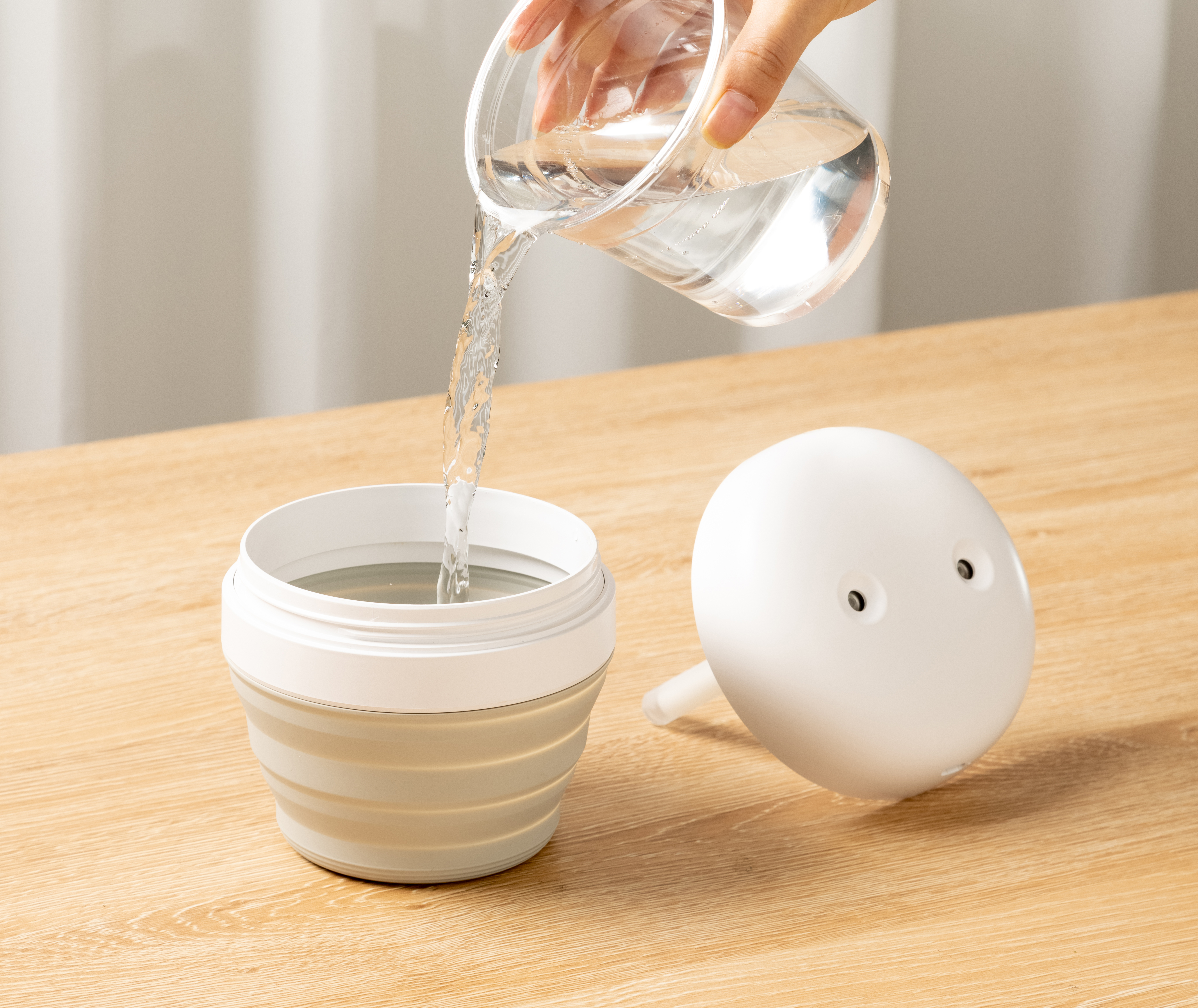 Creative folding humidifier，Travel good things, accompanying humidification!，Folding storage, no space，Double-hole spray, wider humidification range，