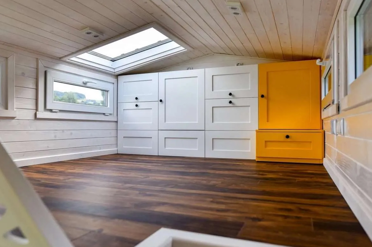 Sweden，ThermoWood，Wooden house，attic，portability，