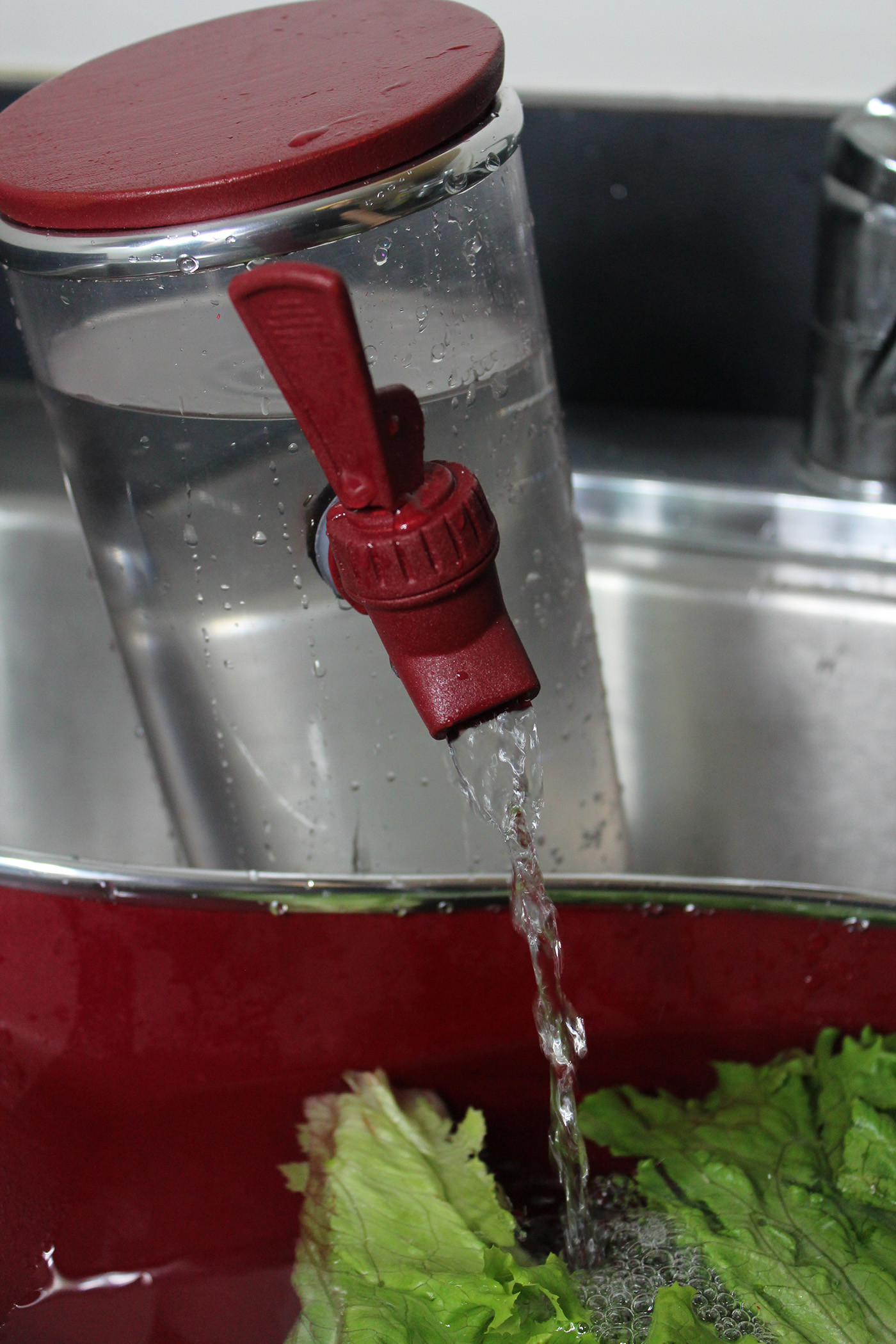 kitchen，clean，Fruits and vegetables，environment protection，water conservation，