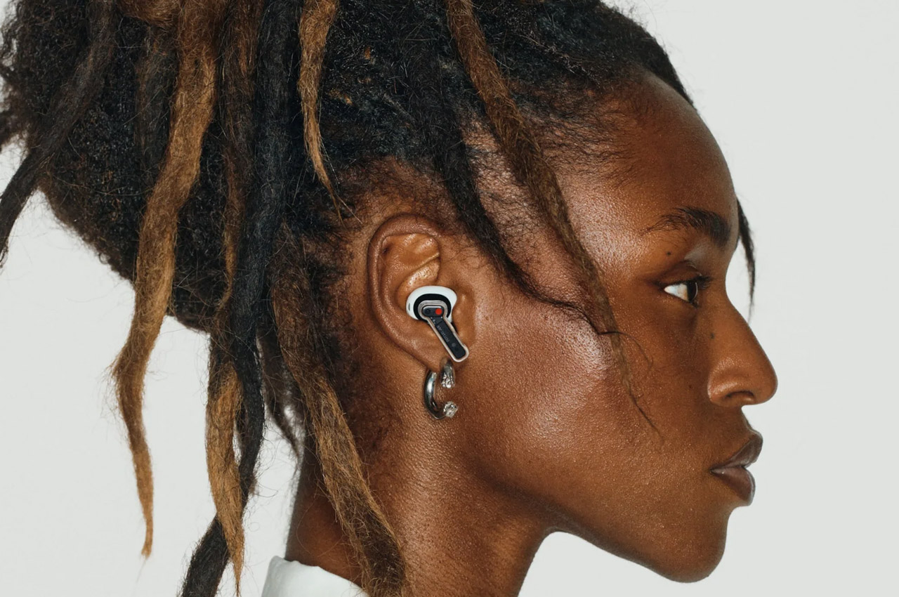 Earplugs，headset，Nothing，