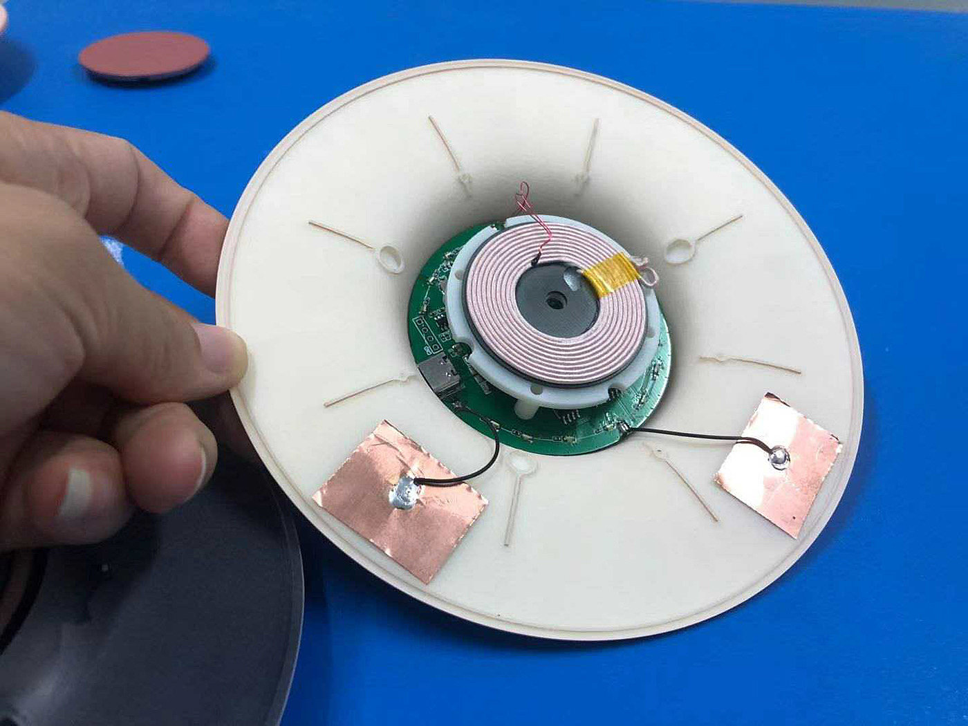 wireless charger ，lamp，bloom，product design，