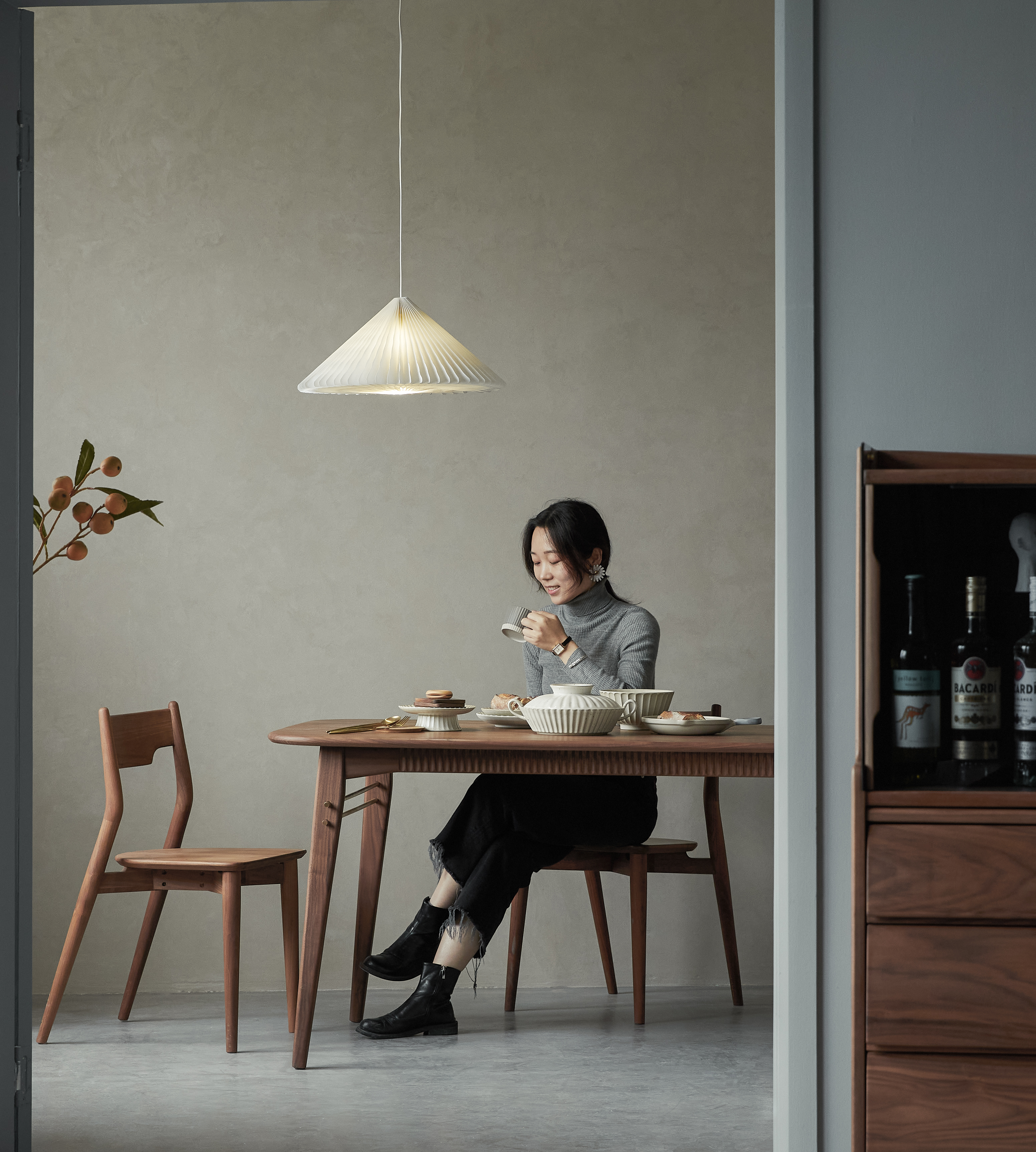 table，Solid wood furniture，Black walnut，furniture design ，restaurant，