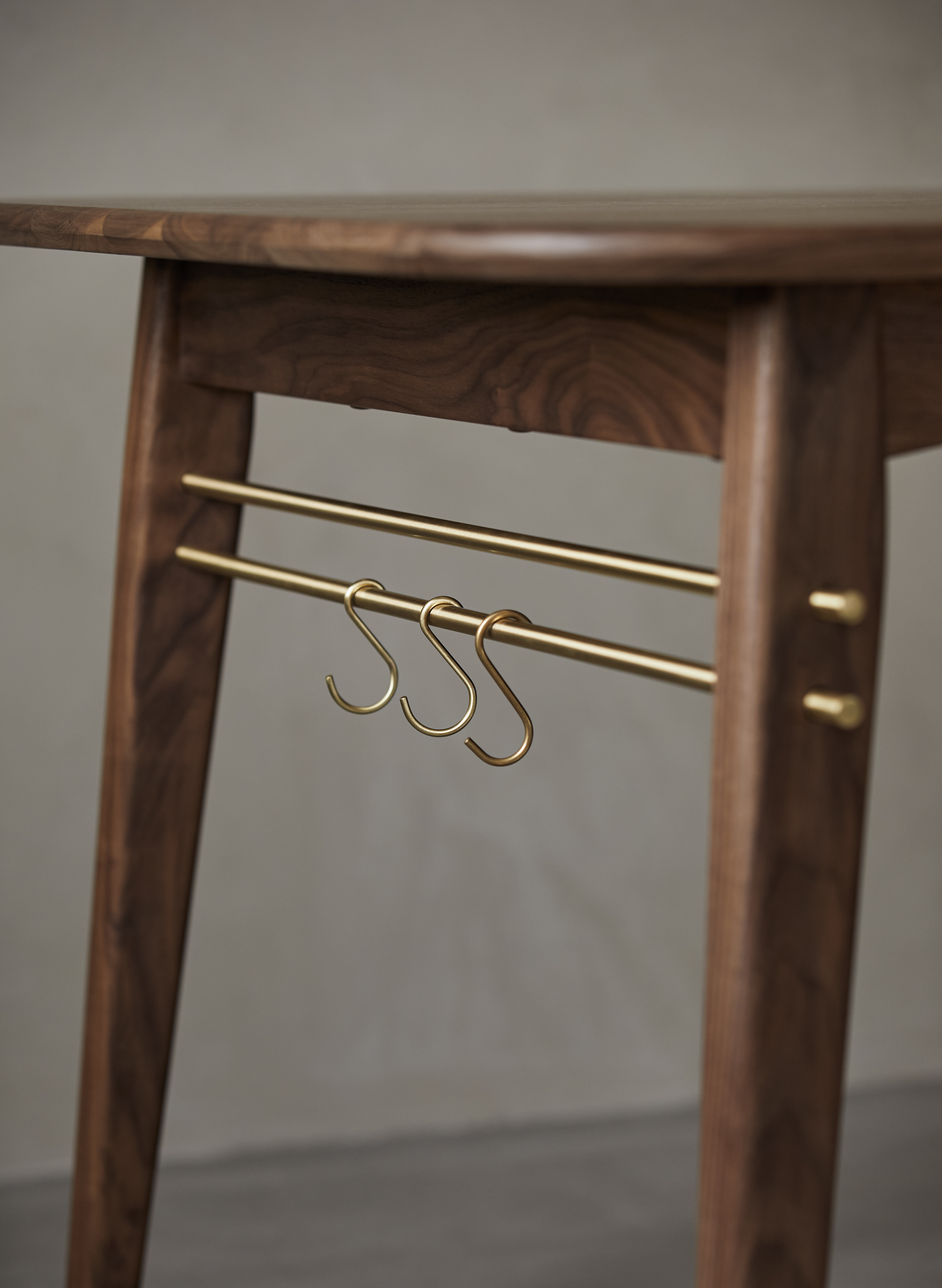 table，Solid wood furniture，Black walnut，furniture design ，restaurant，