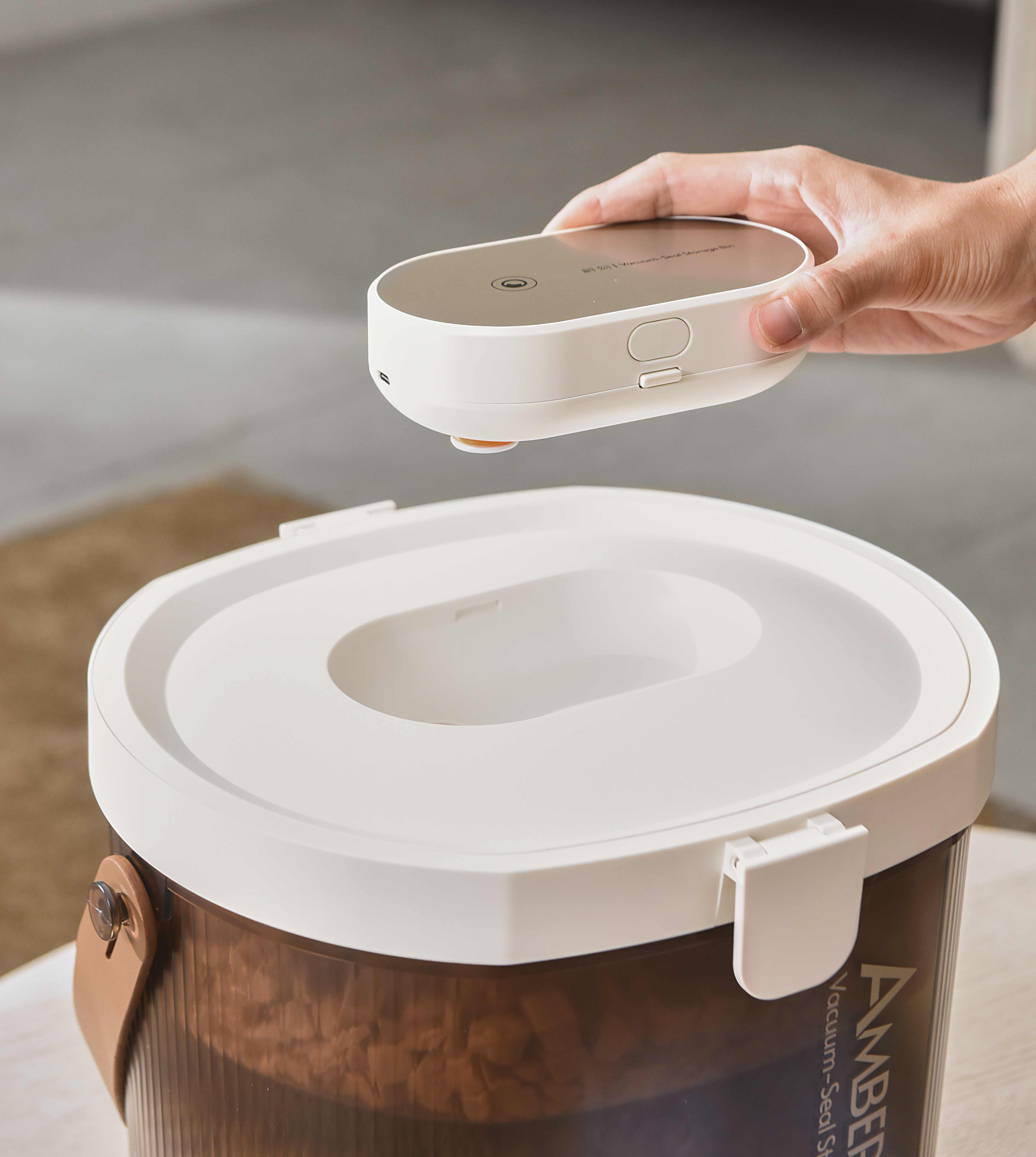 Pets，Smart appliances，Kitty，Dog，Feeder，Water dispenser，Grain storage barrel，Eat, drink and scatter，