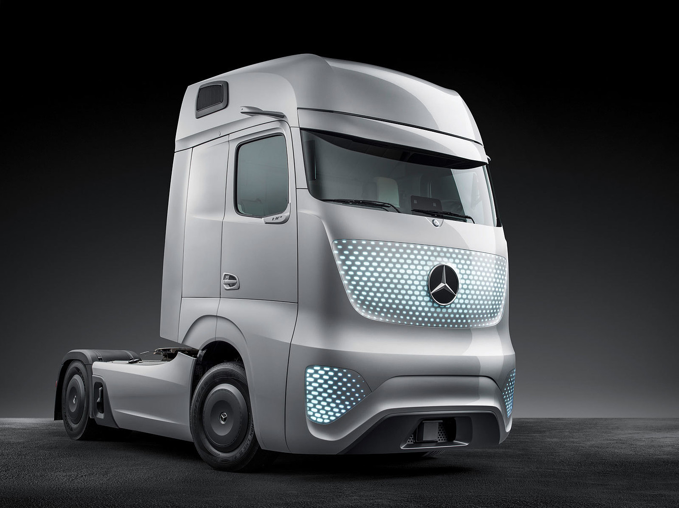 industrial design，vehicle，heavy industry，Mechanics，conceptual design，truck，Benz，