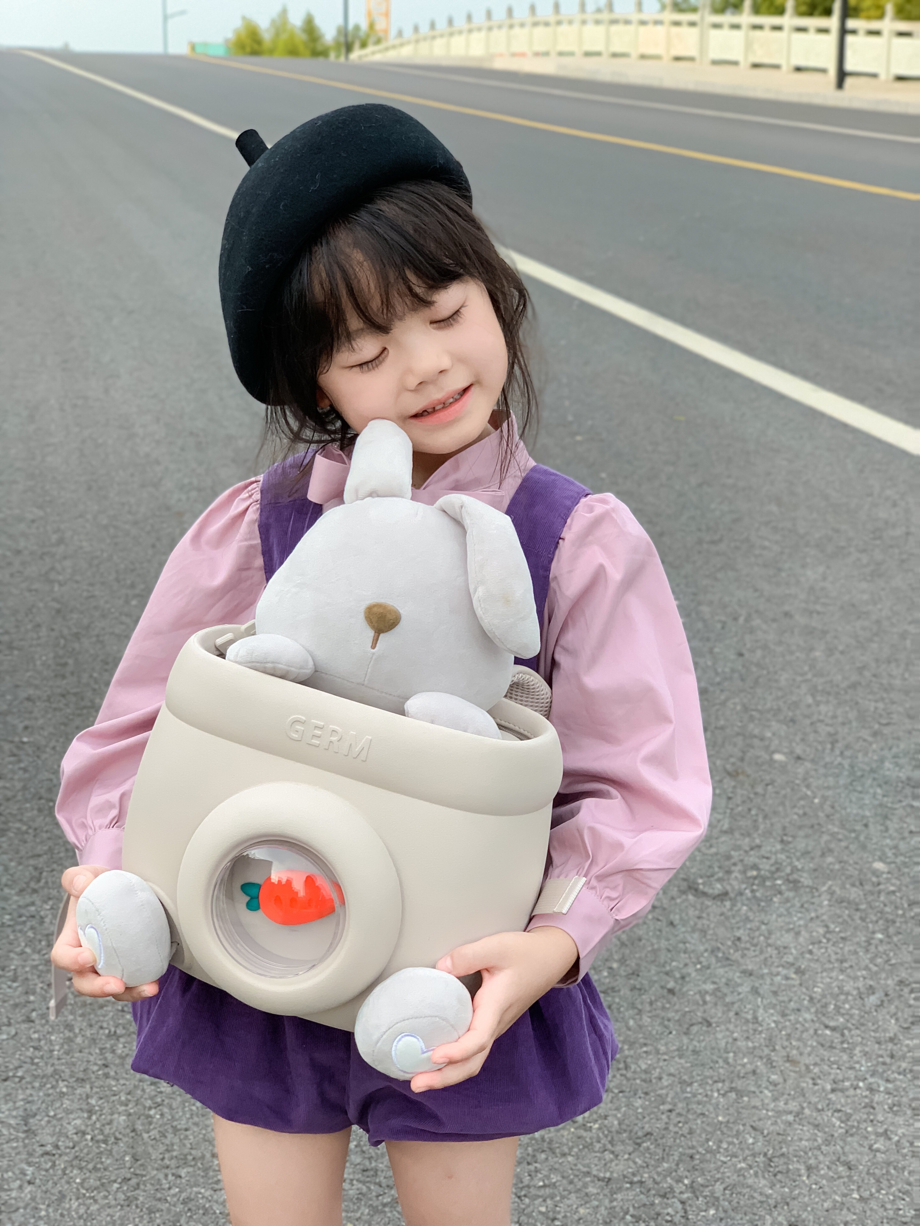 Children's schoolbag，