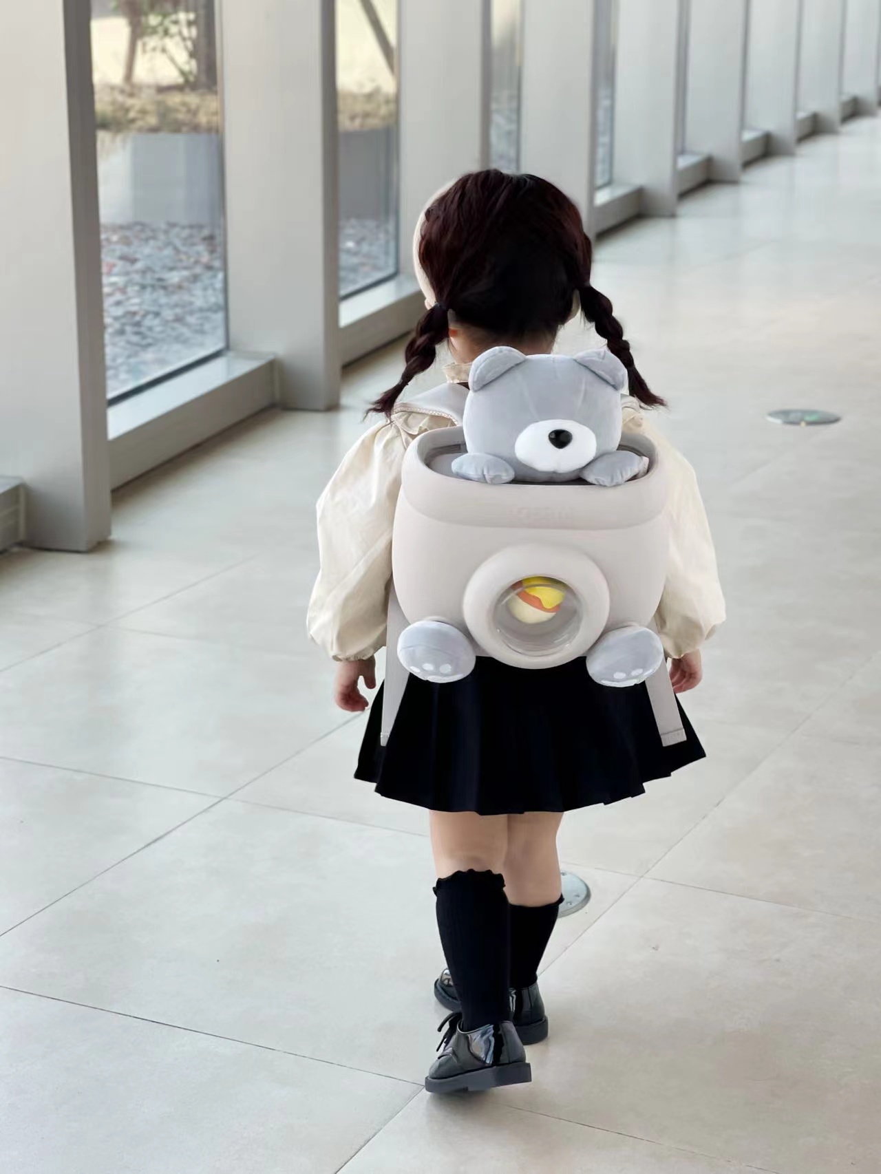 Children's schoolbag，