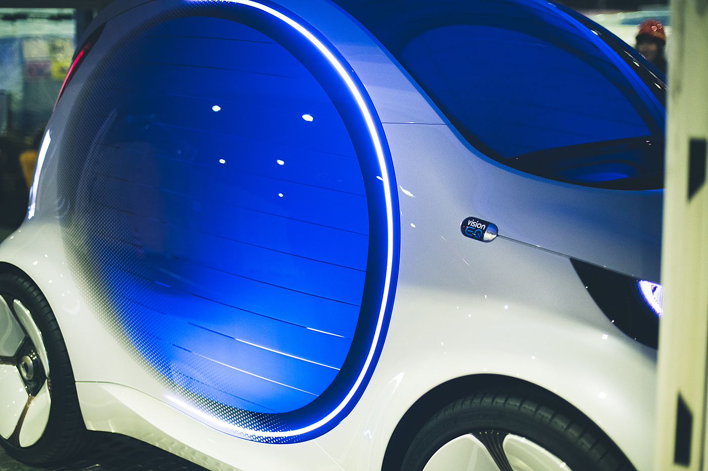 Smart Vision EQ，science fiction，Real car，surrealistic，