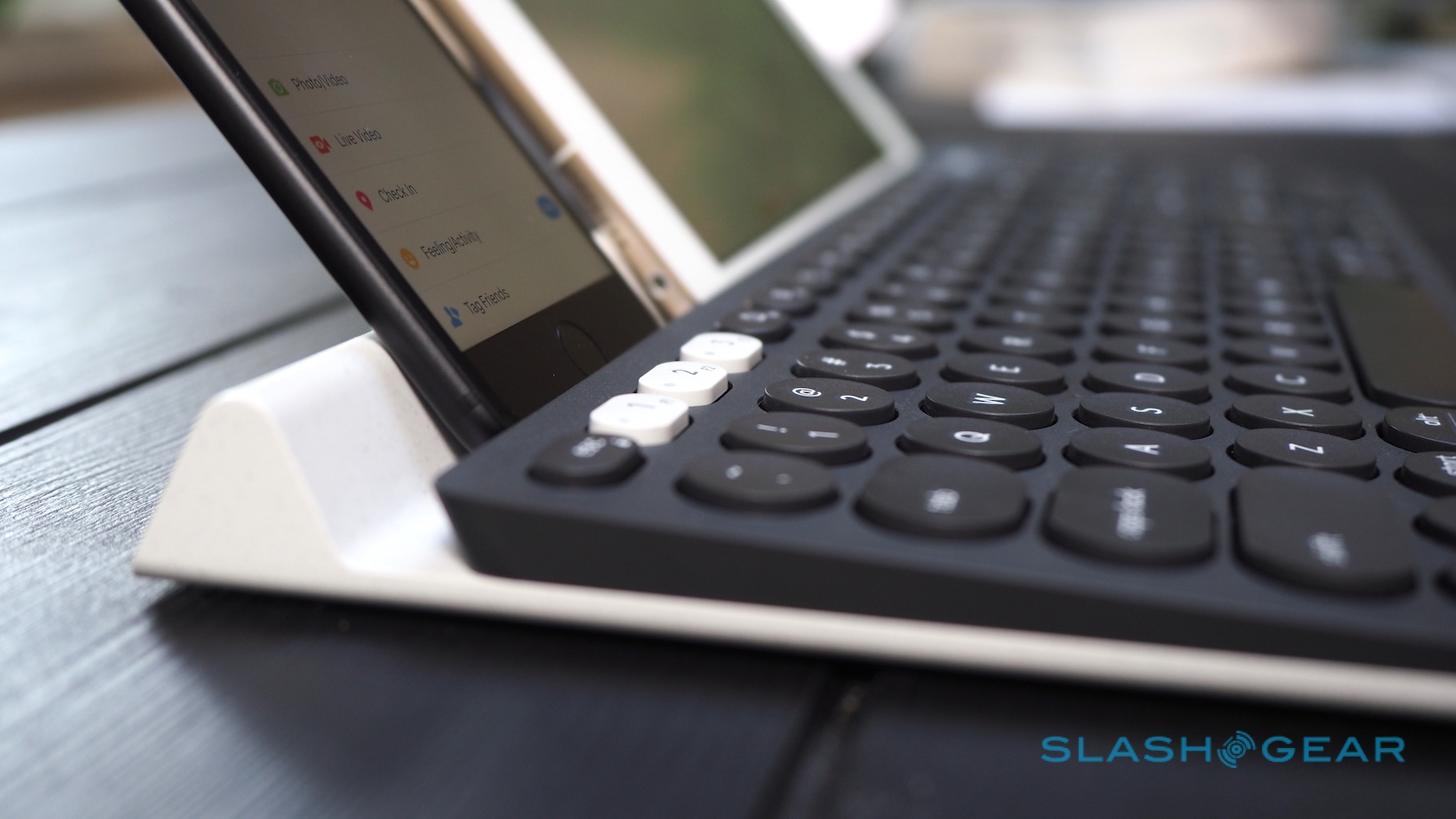 2017 red dot，Logitech k780，Bluetooth Keyboard，