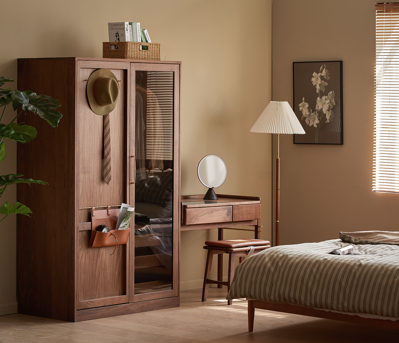 wardrobe，Solid wood furniture，North American black walnut，Bedroom storage，Storage cabinet，