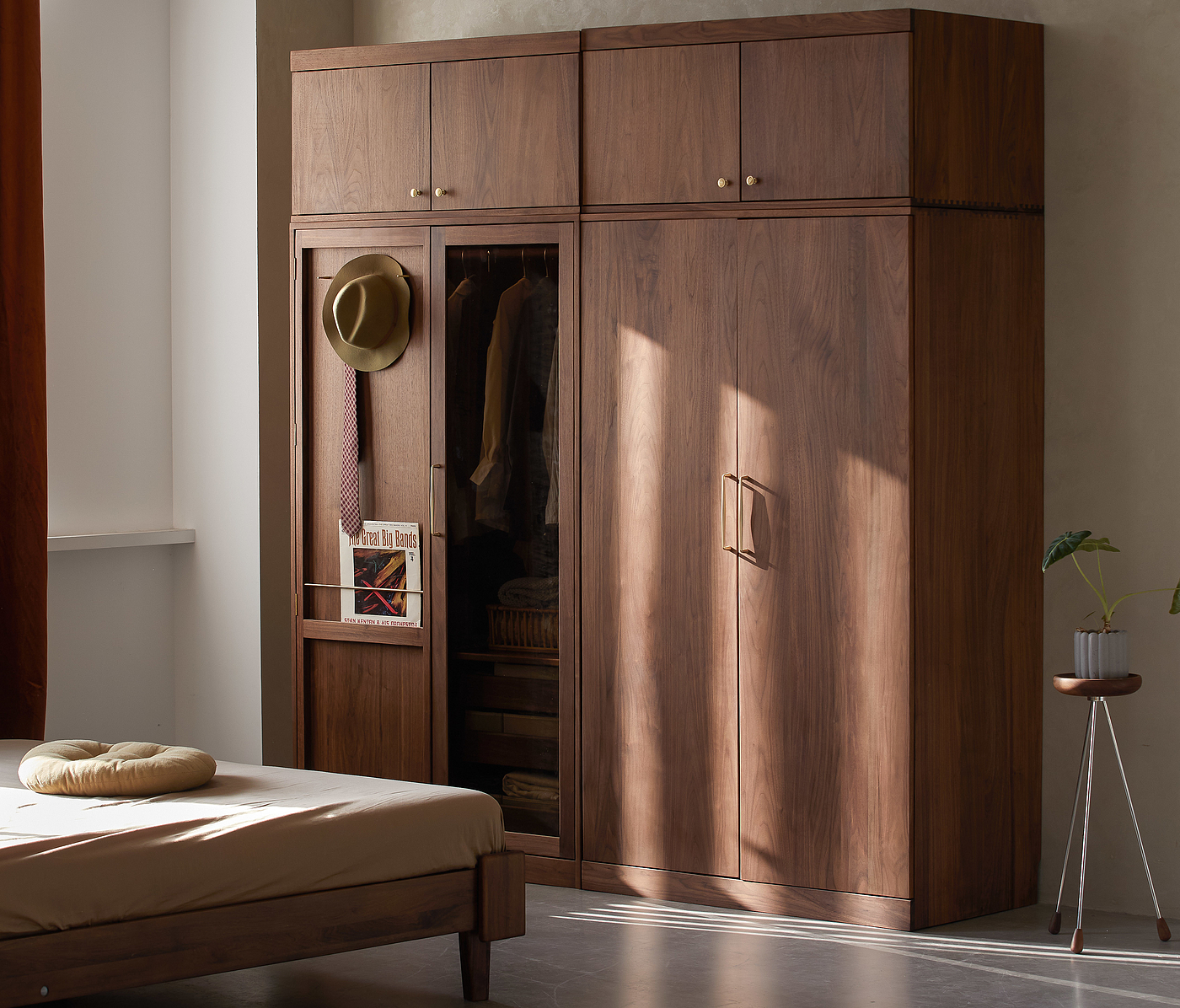 wardrobe，Solid wood furniture，North American black walnut，Bedroom storage，Storage cabinet，