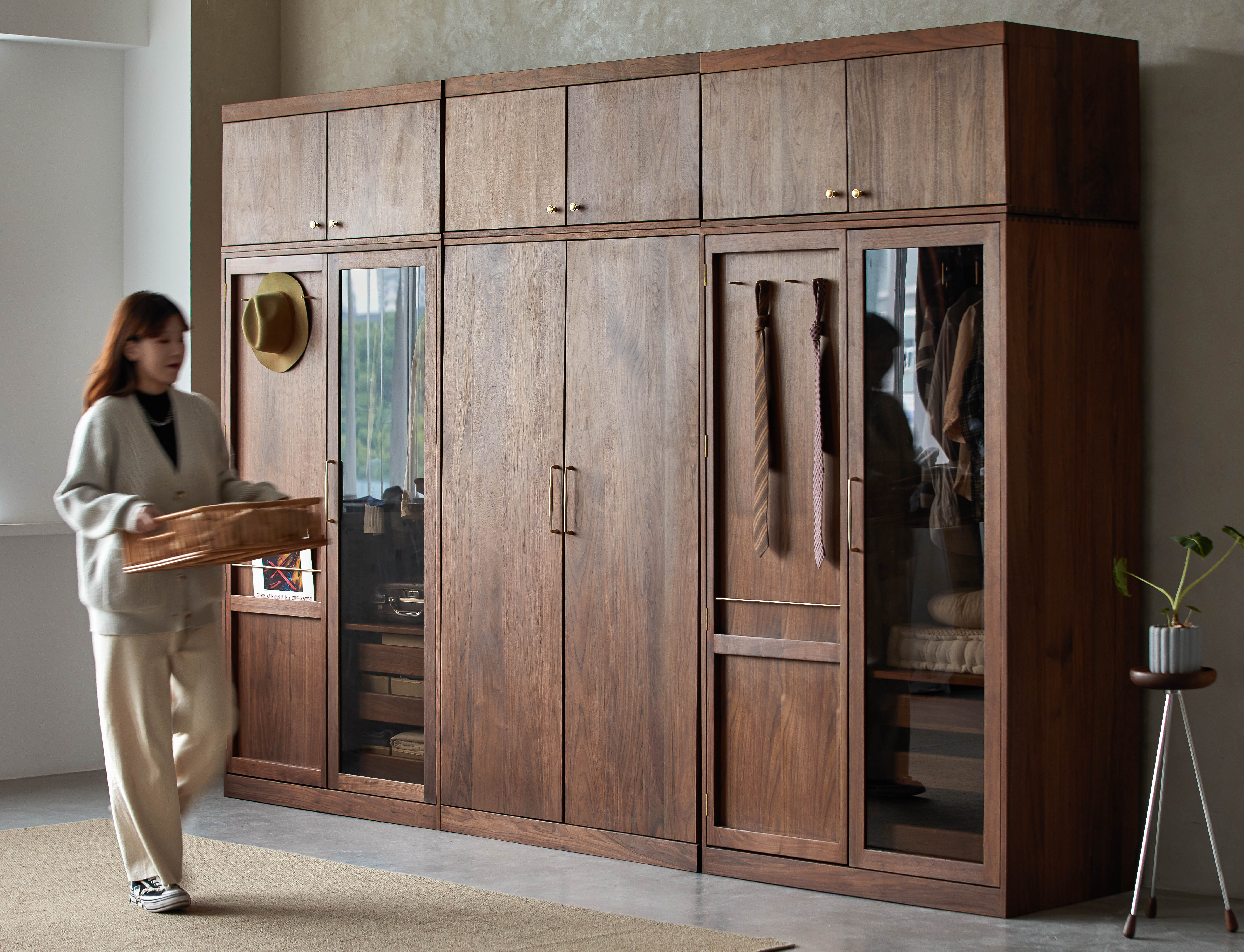 wardrobe，Solid wood furniture，North American black walnut，Bedroom storage，Storage cabinet，