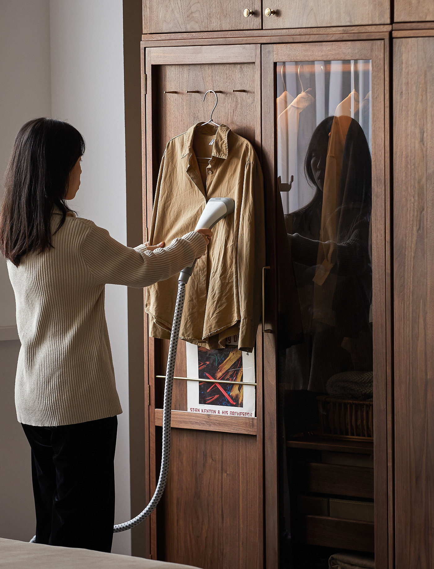 wardrobe，Solid wood furniture，North American black walnut，Bedroom storage，Storage cabinet，