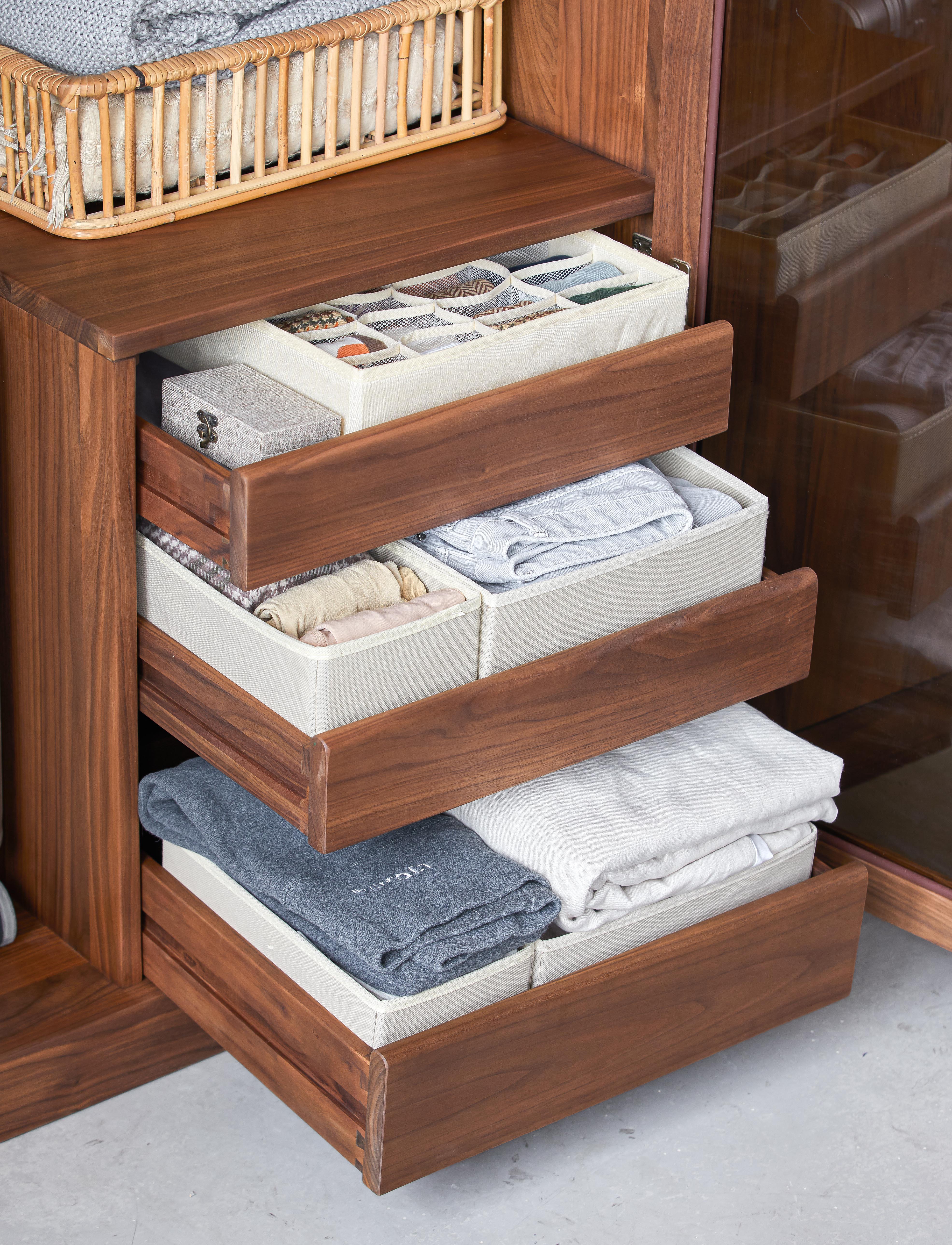 wardrobe，Solid wood furniture，North American black walnut，Bedroom storage，Storage cabinet，