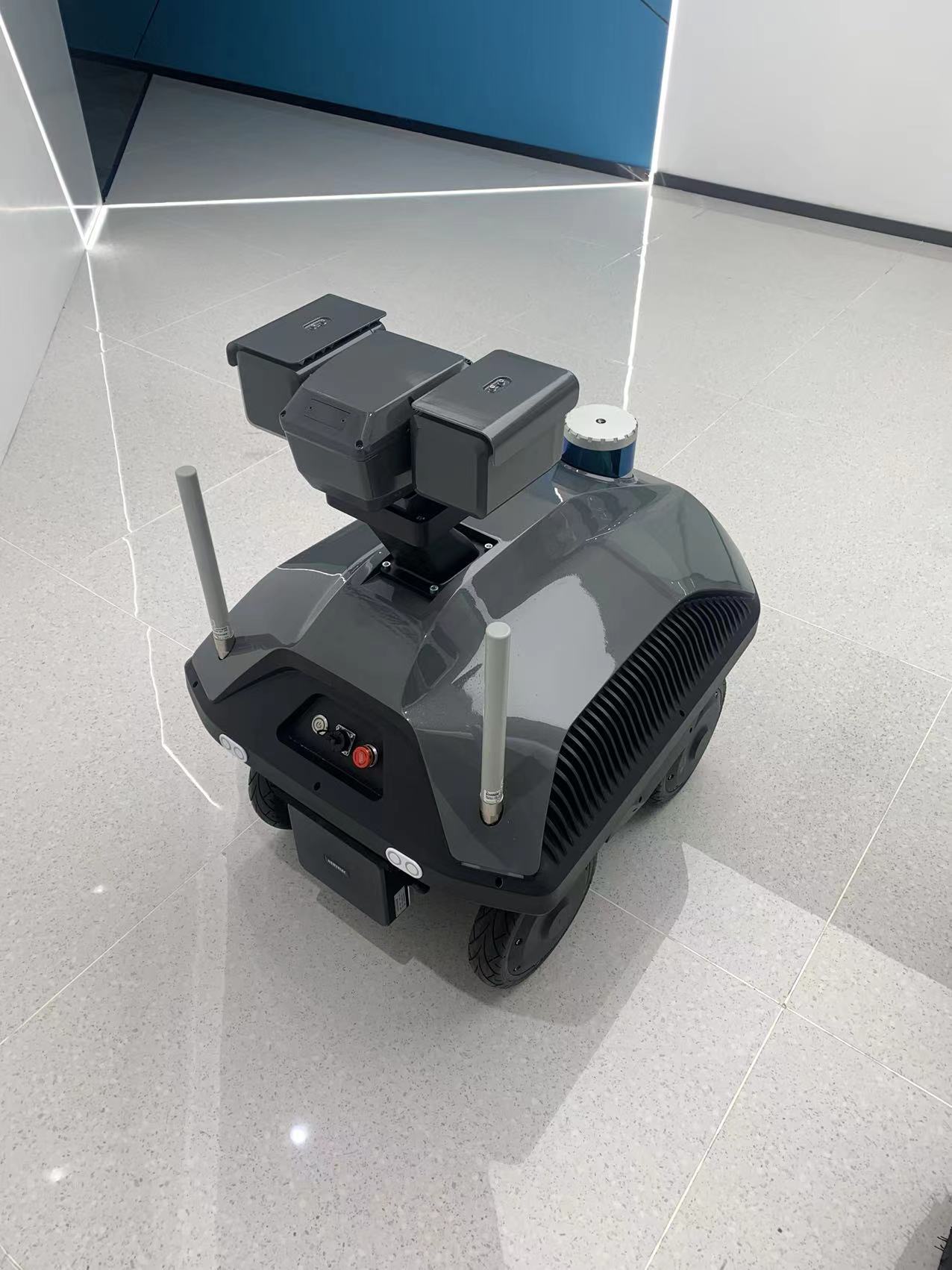 robot，Patrol car，Yuntai，