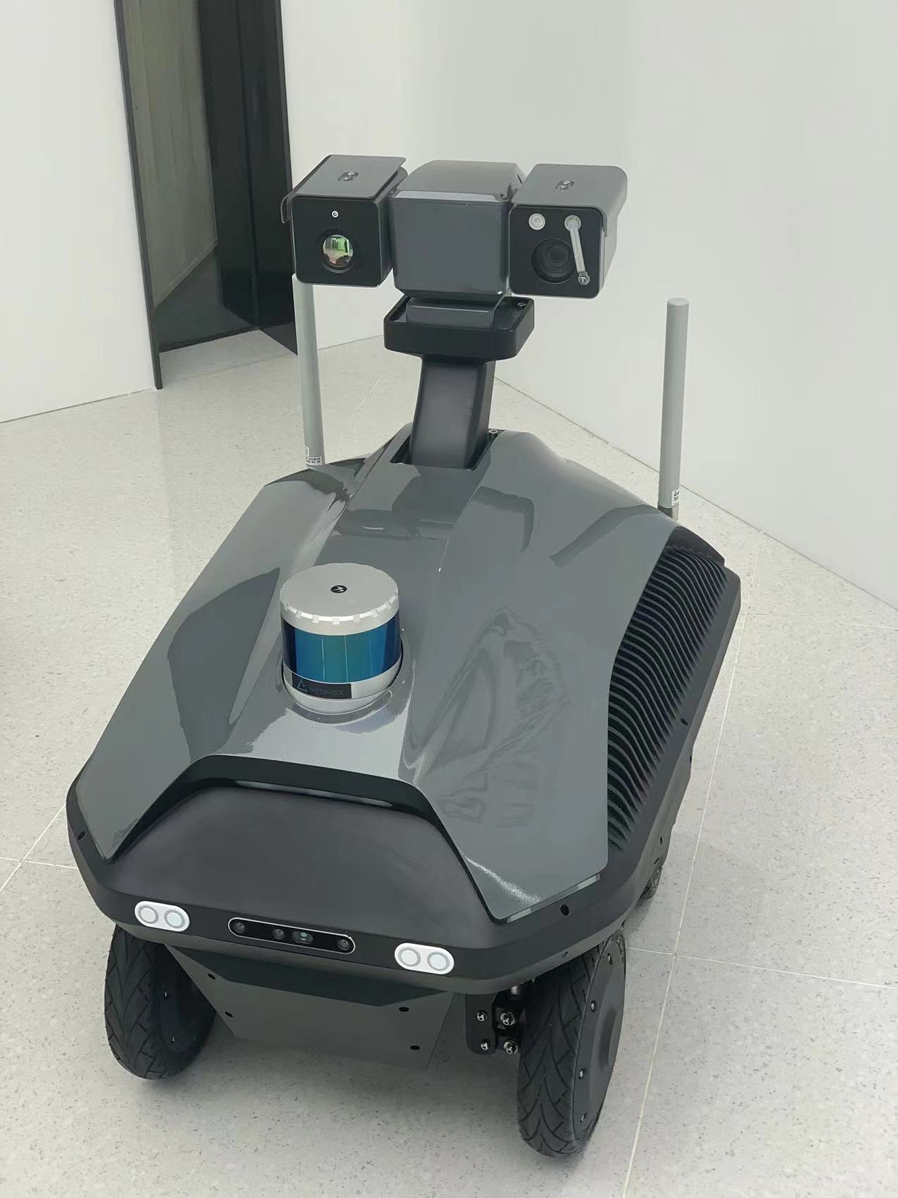 robot，Patrol car，Yuntai，