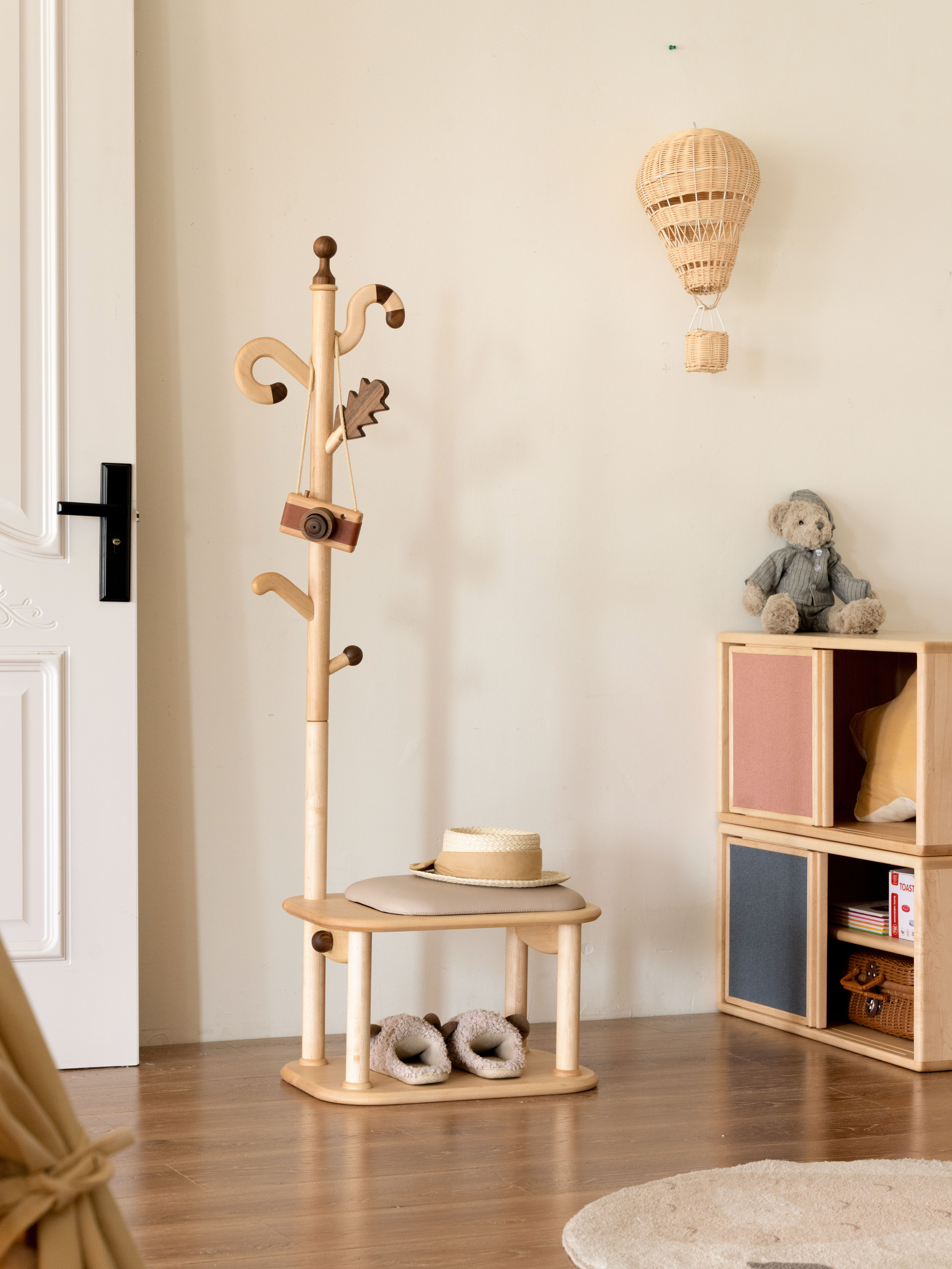 Children's furniture，furniture design ，Original design，coat hanger，