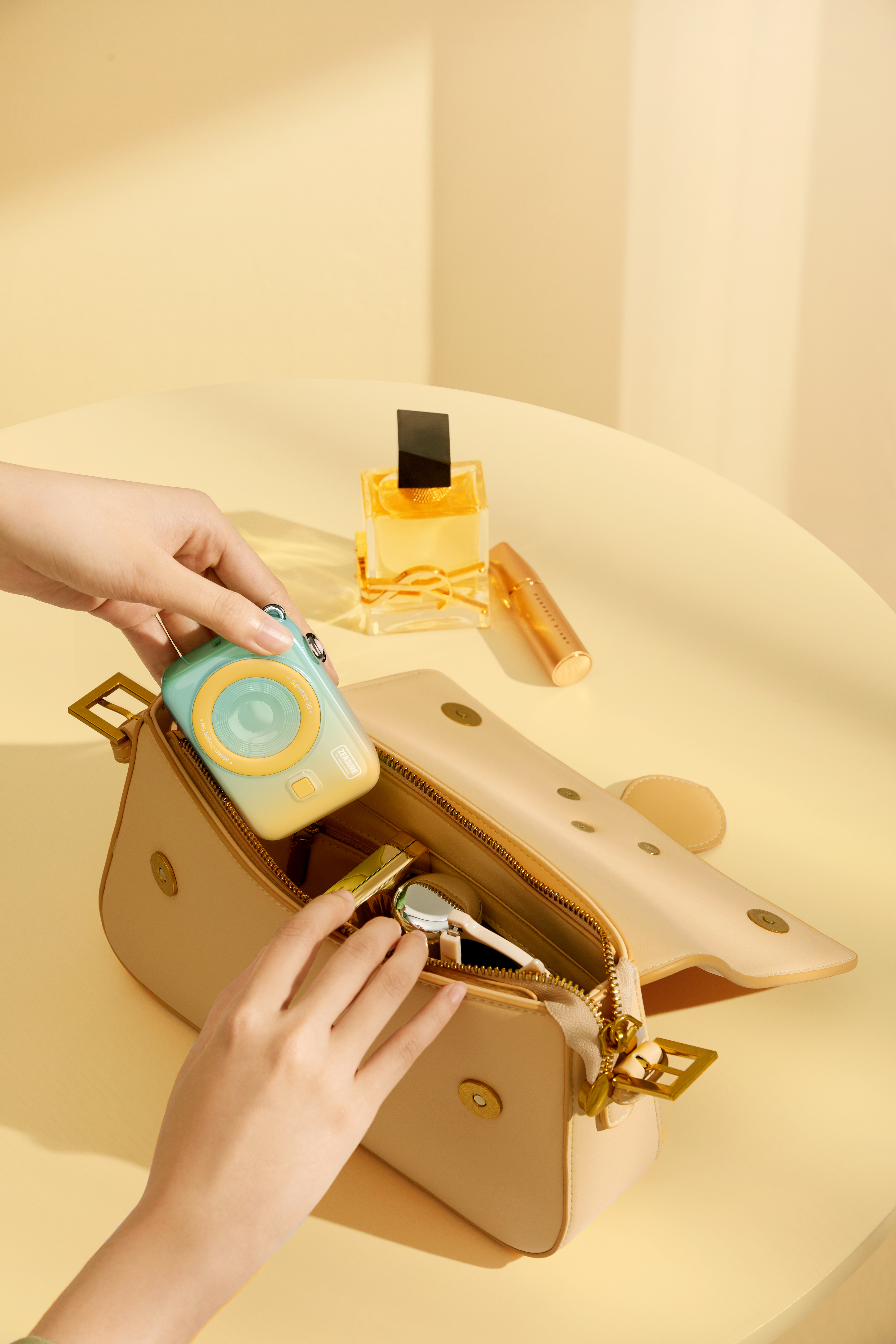 portable source，Gradual change，electroplate，Sprinkle point，Wireless charging，camera，Young trend，