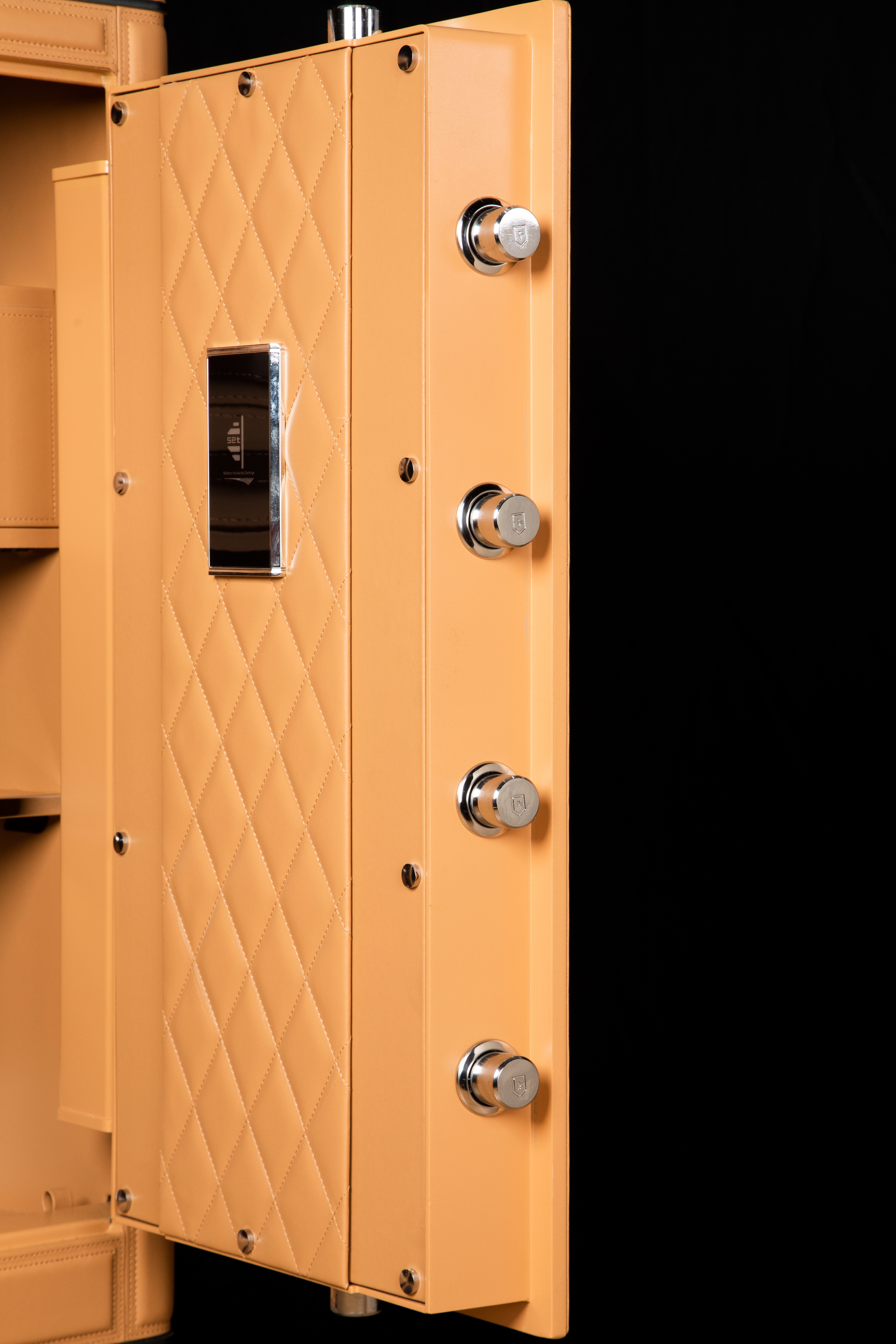 Light luxury design，