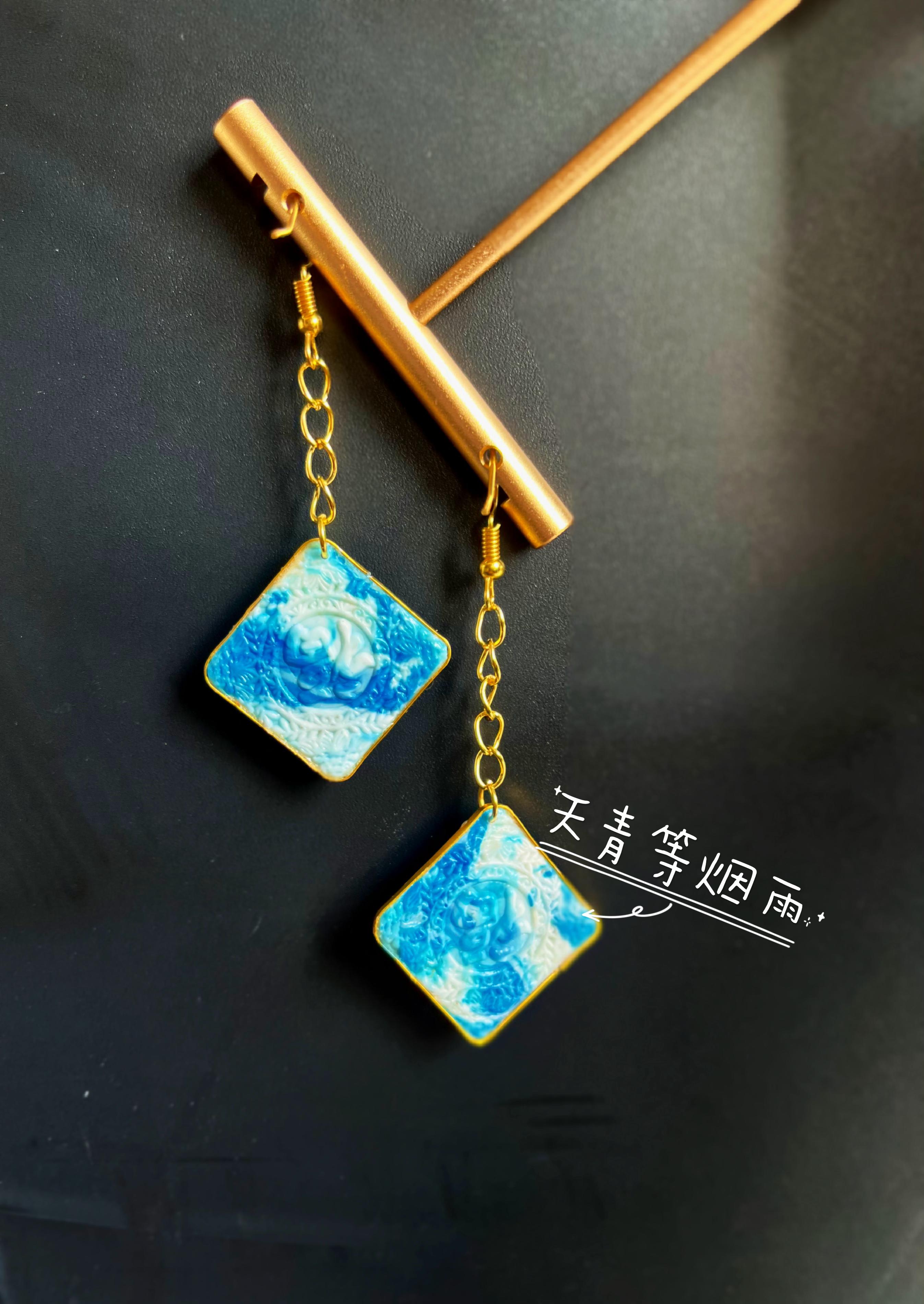 Sustainable fashion，Renewable resources，blue and white porcelain，National tide，bottle cap，