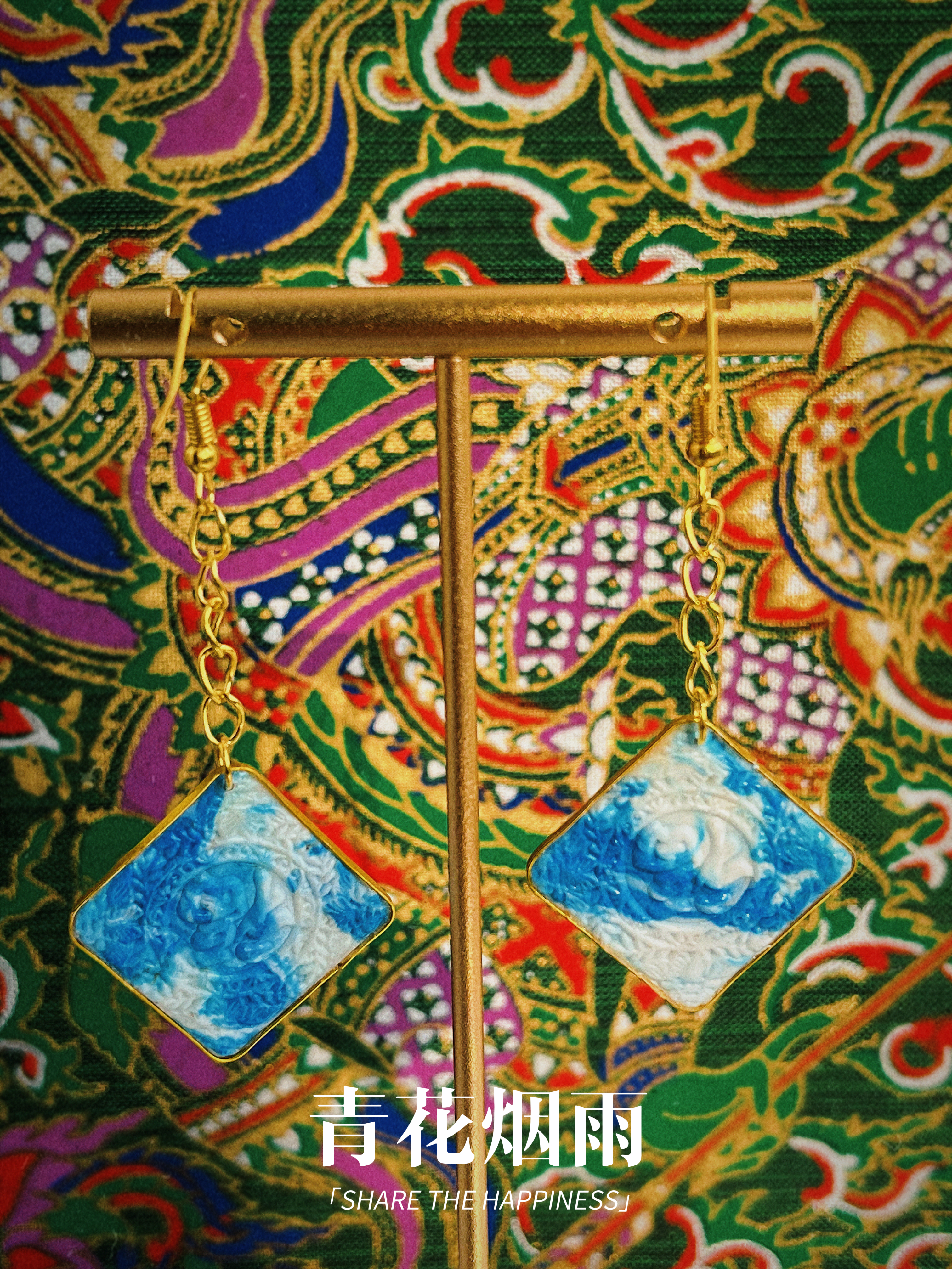 Sustainable fashion，Renewable resources，blue and white porcelain，National tide，bottle cap，