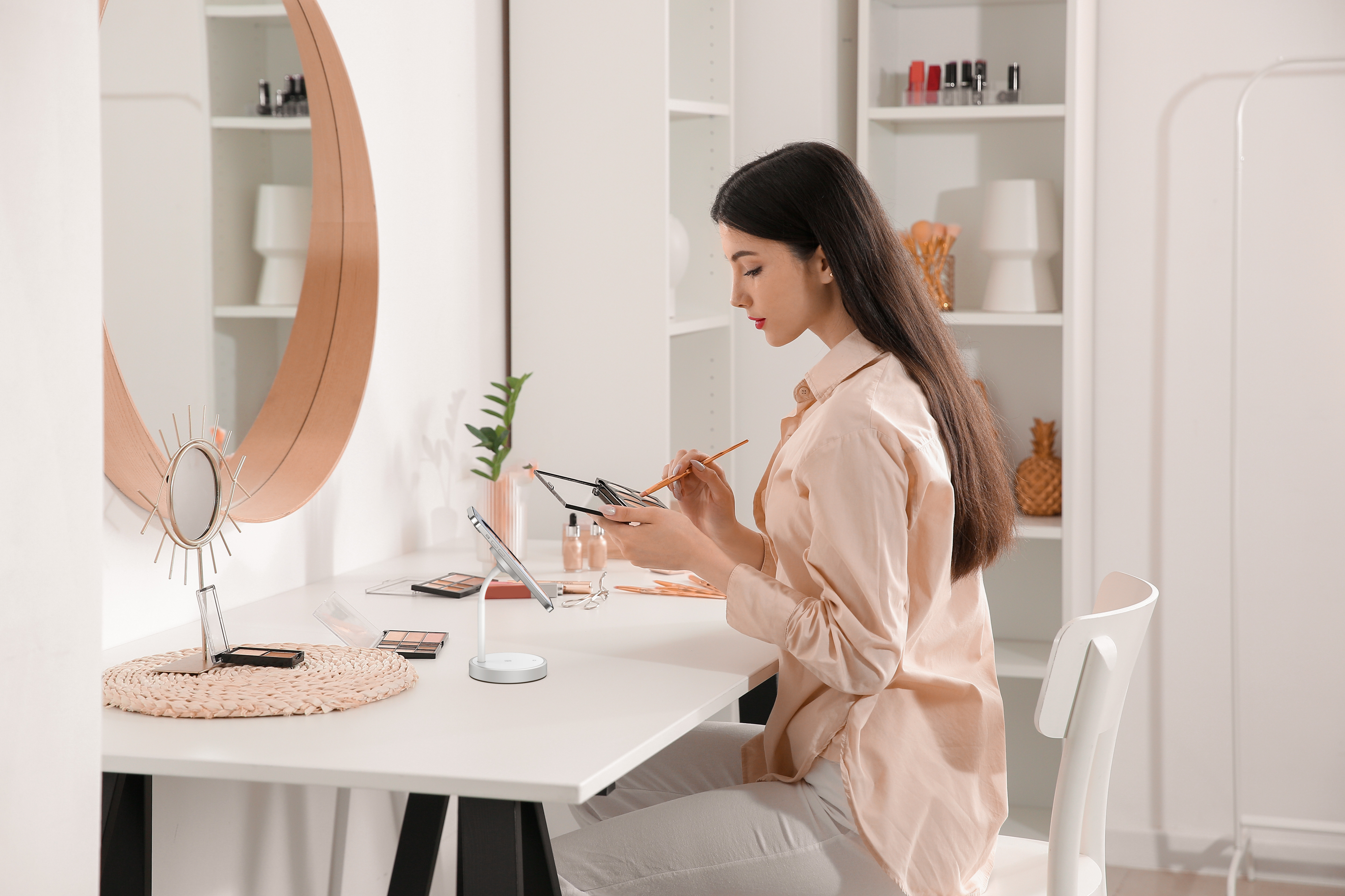 Wireless charging, charging treasure, magnetic support，