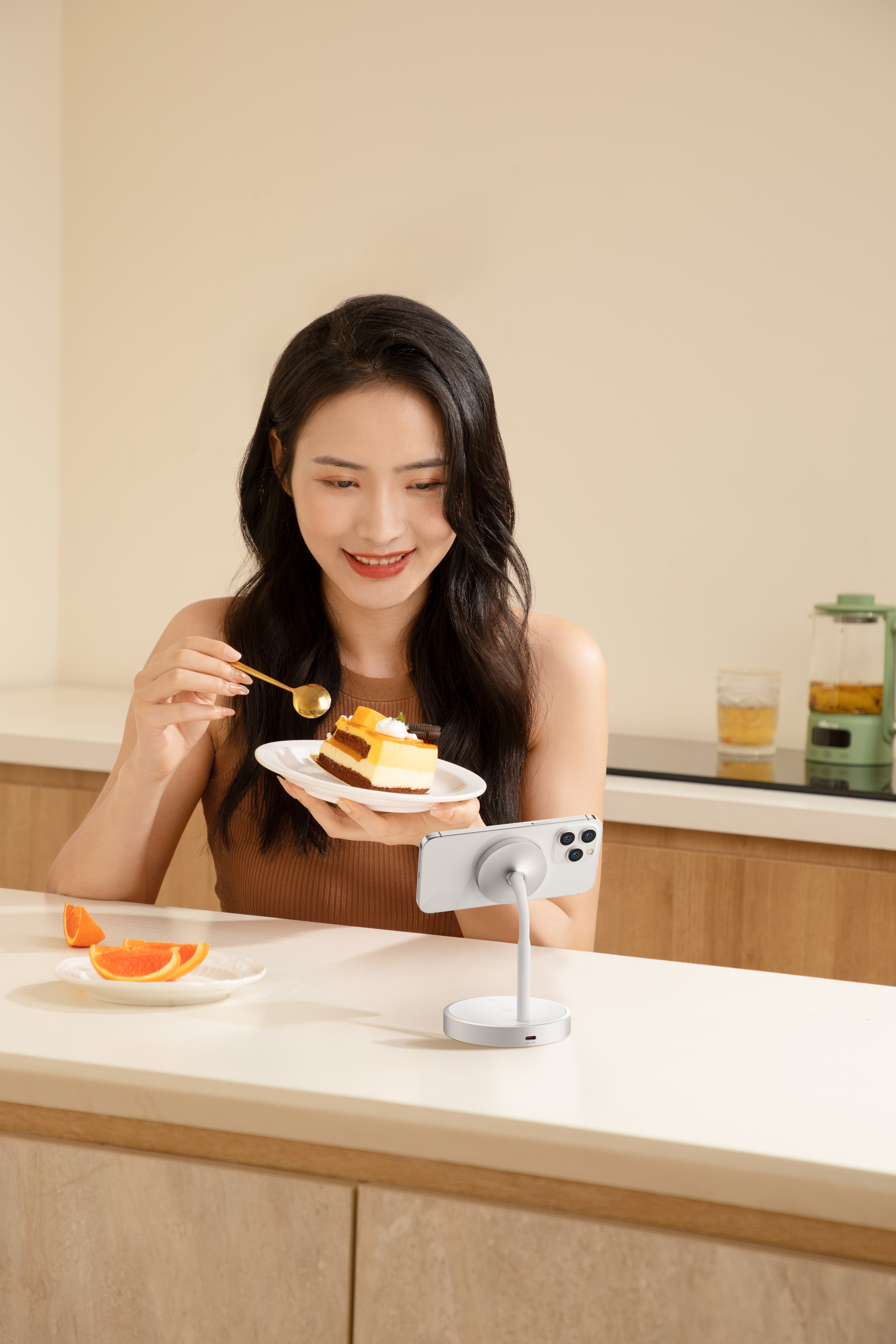 Wireless charging, charging treasure, magnetic support，