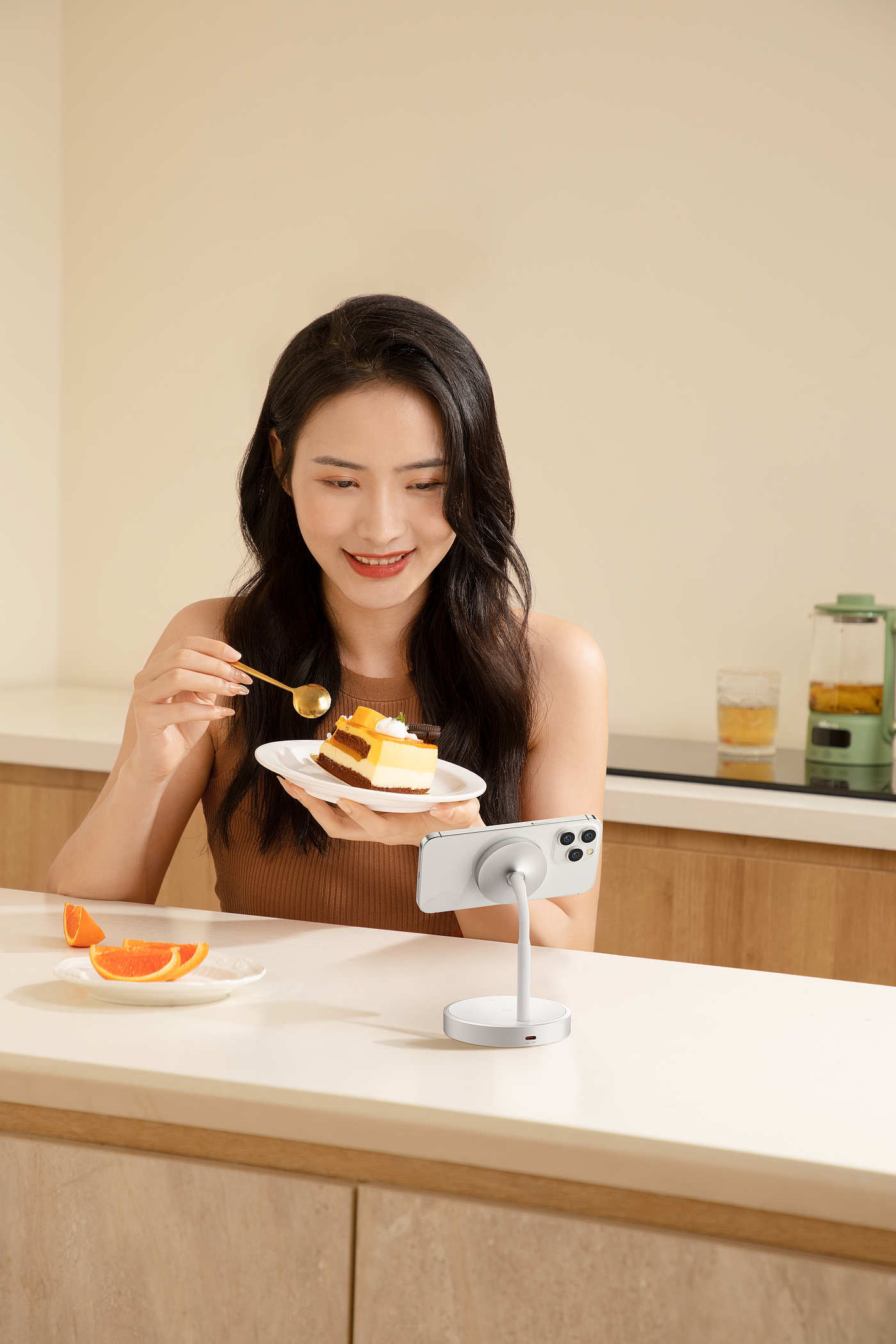 Wireless charging, charging treasure, magnetic support，