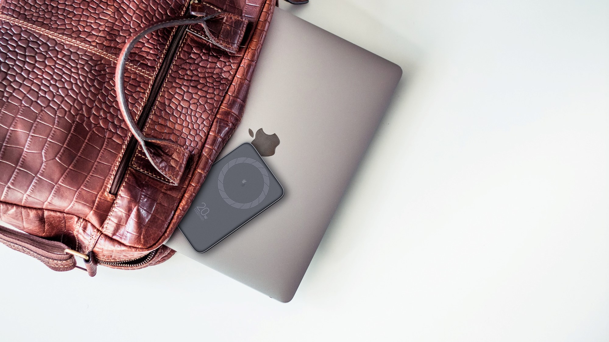 Wireless charging, charging treasure, magnetic folding，