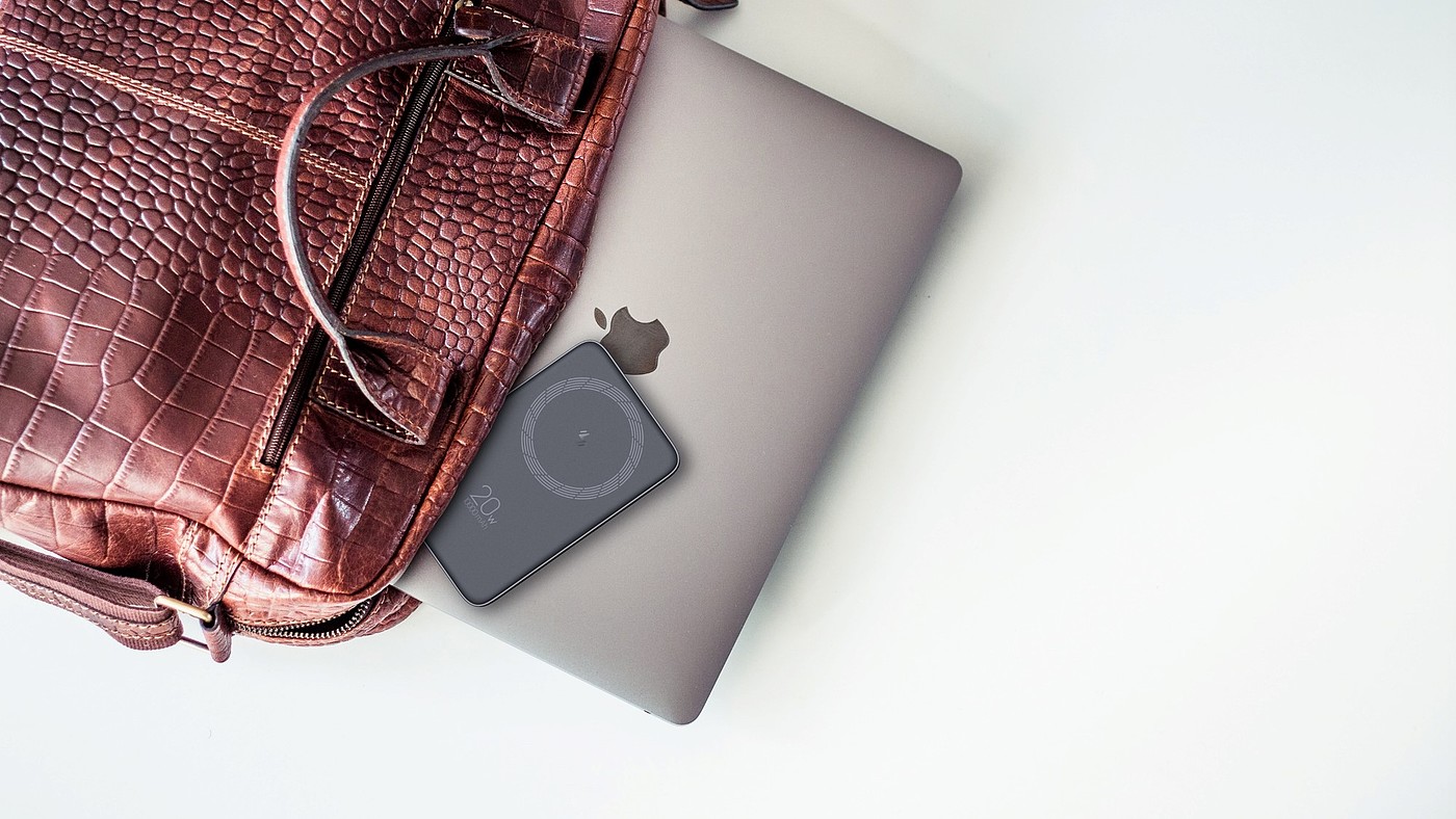 Wireless charging, charging treasure, magnetic folding，