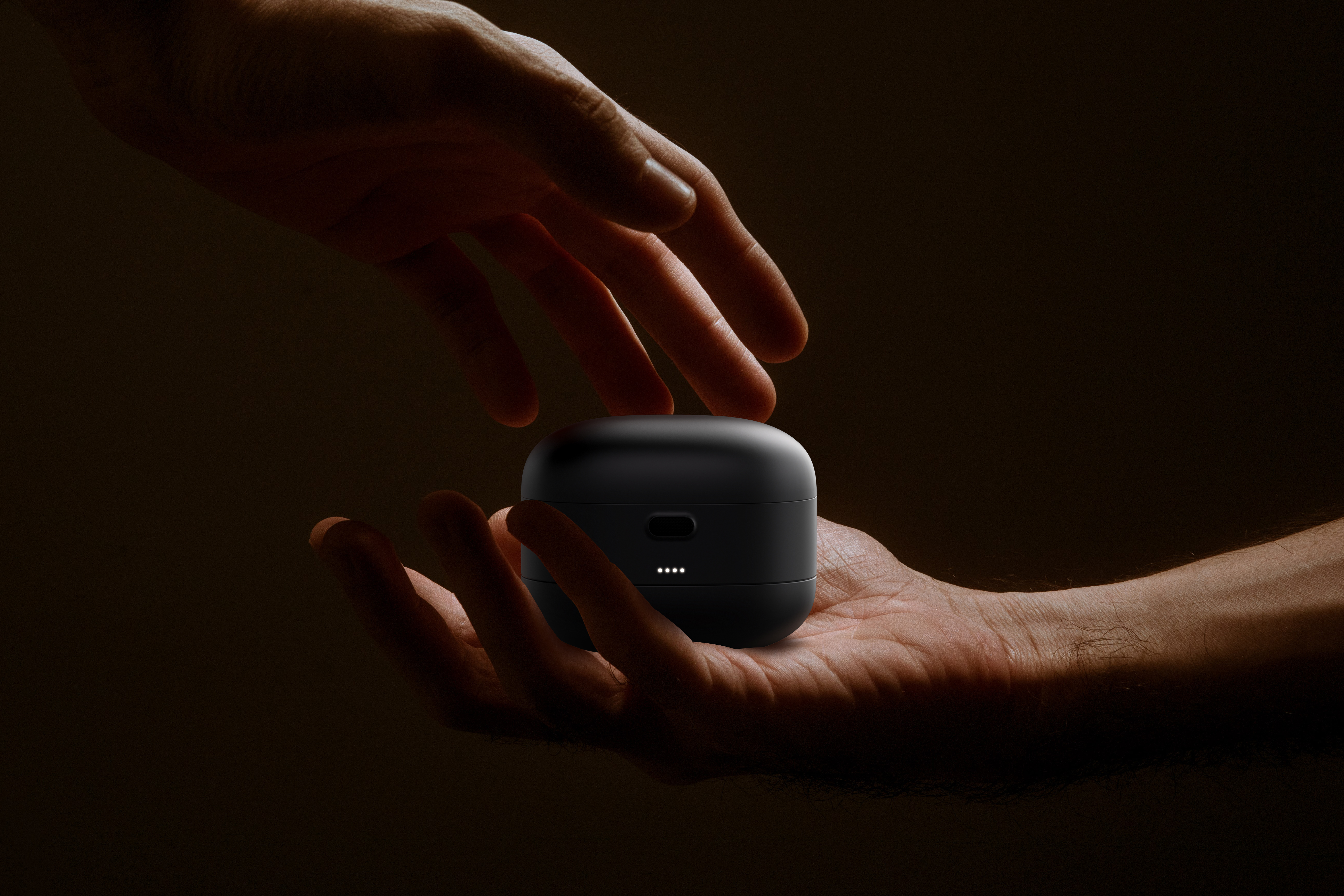 deaf-aid，headset，medical care，intelligence，Charging box，humanistic concern，