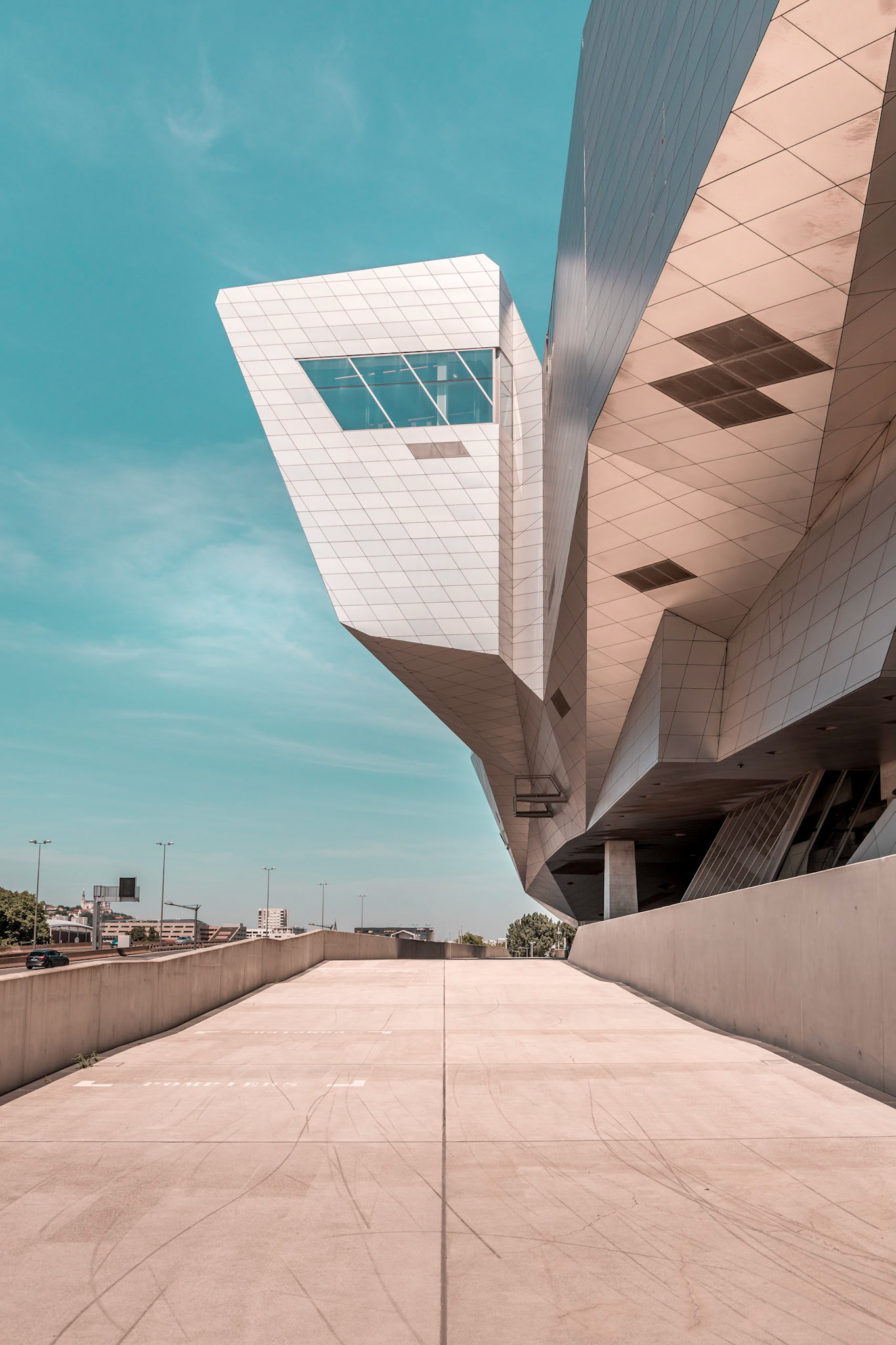 Pauline Daneirole，Futurland，Covid-19，Future world，Architectural design，deconstruction，stainless steel，Glass，