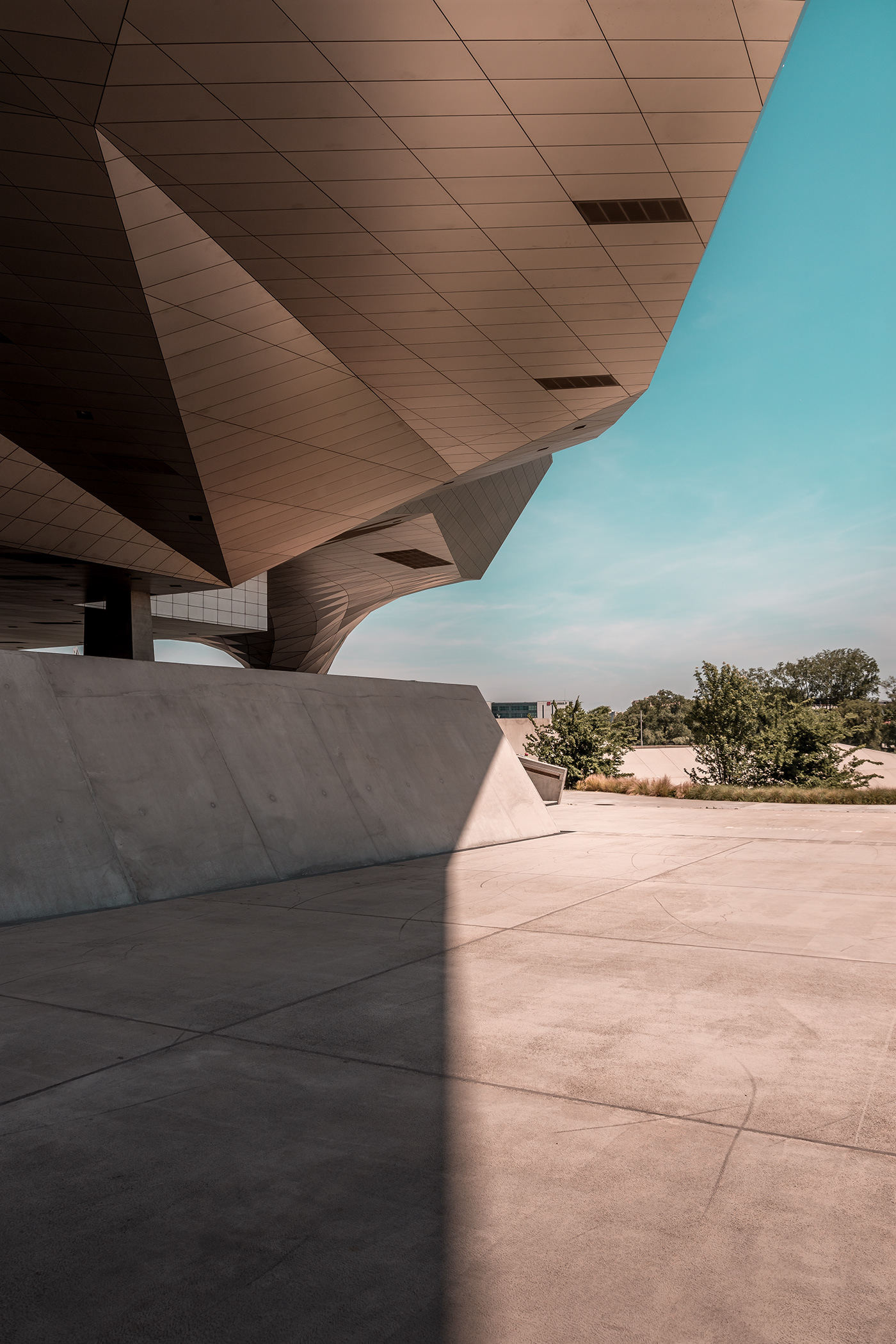 Pauline Daneirole，Futurland，Covid-19，Future world，Architectural design，deconstruction，stainless steel，Glass，