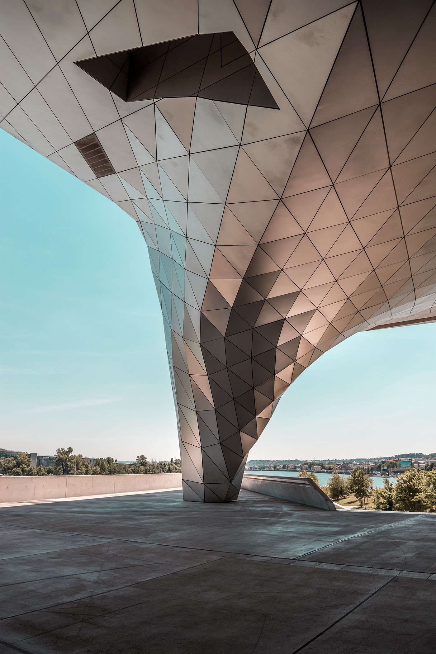 Pauline Daneirole，Futurland，Covid-19，Future world，Architectural design，deconstruction，stainless steel，Glass，