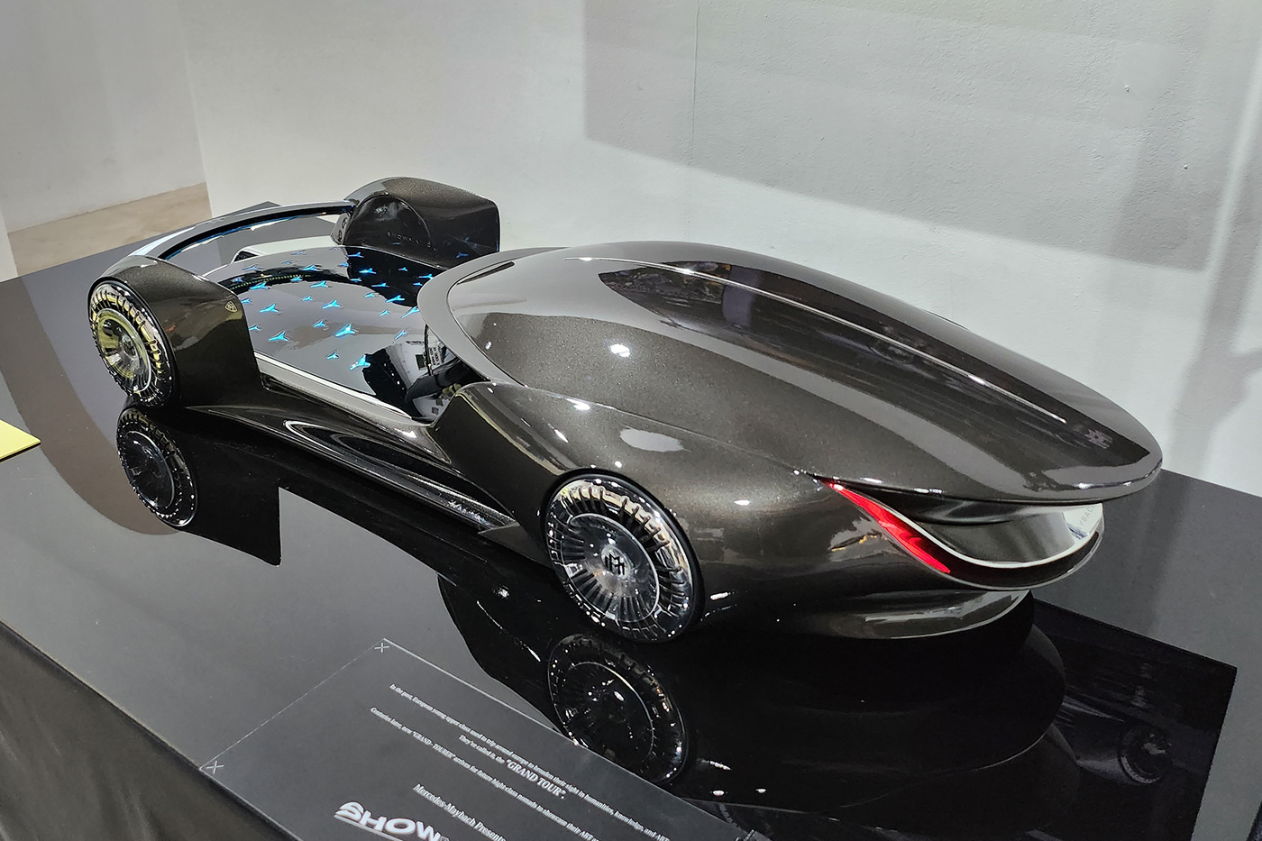 mercedes，Maybach SHOWMATIC，Automobile design，conceptual design，Streamlined design，