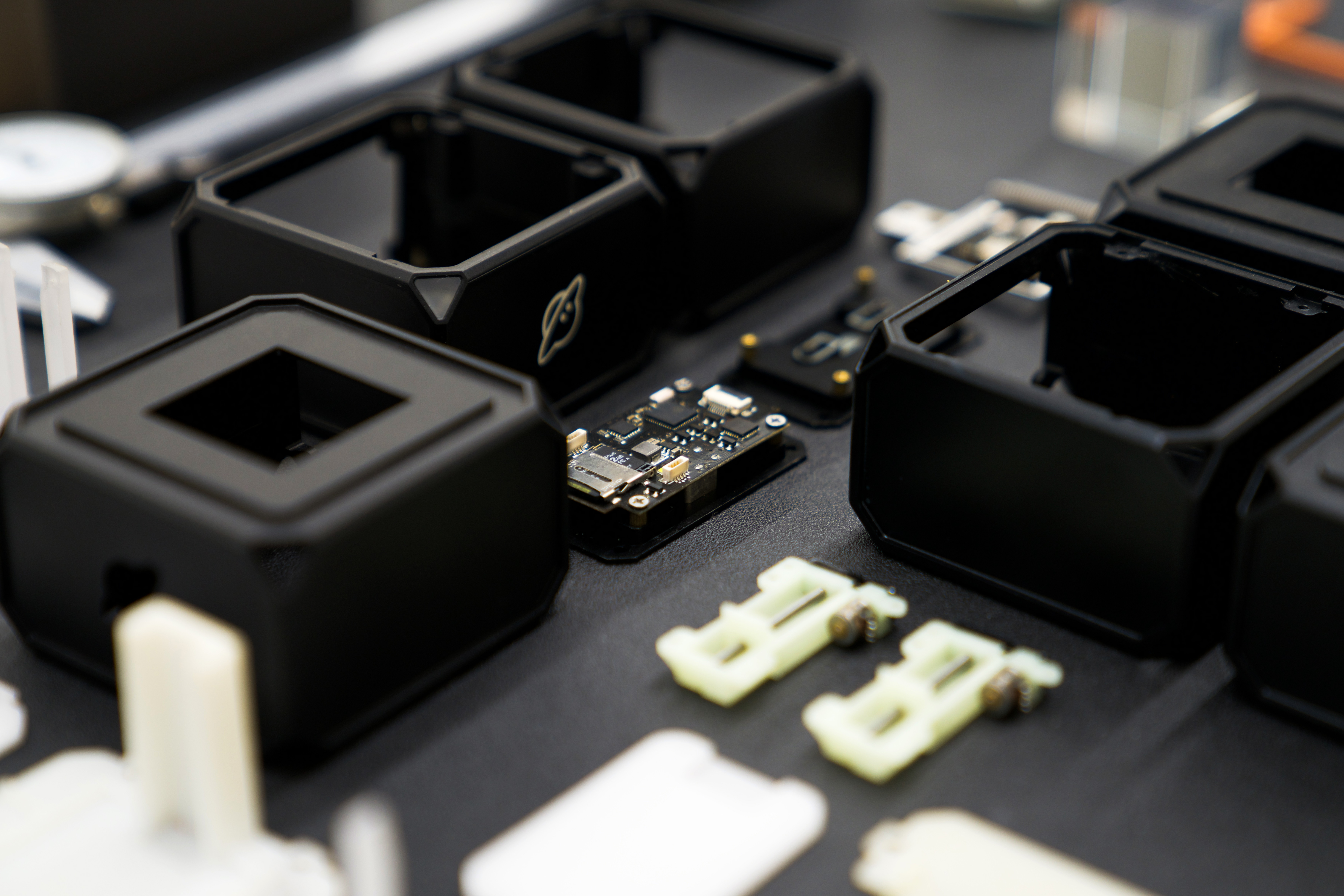 NFT，monitor，Digital Collection，holographic，Metaverse，