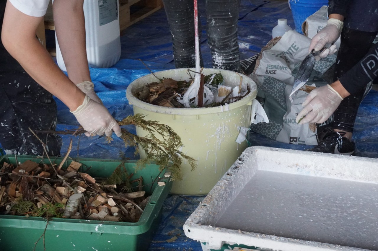 sawdust，Material Science，Synthesis process，